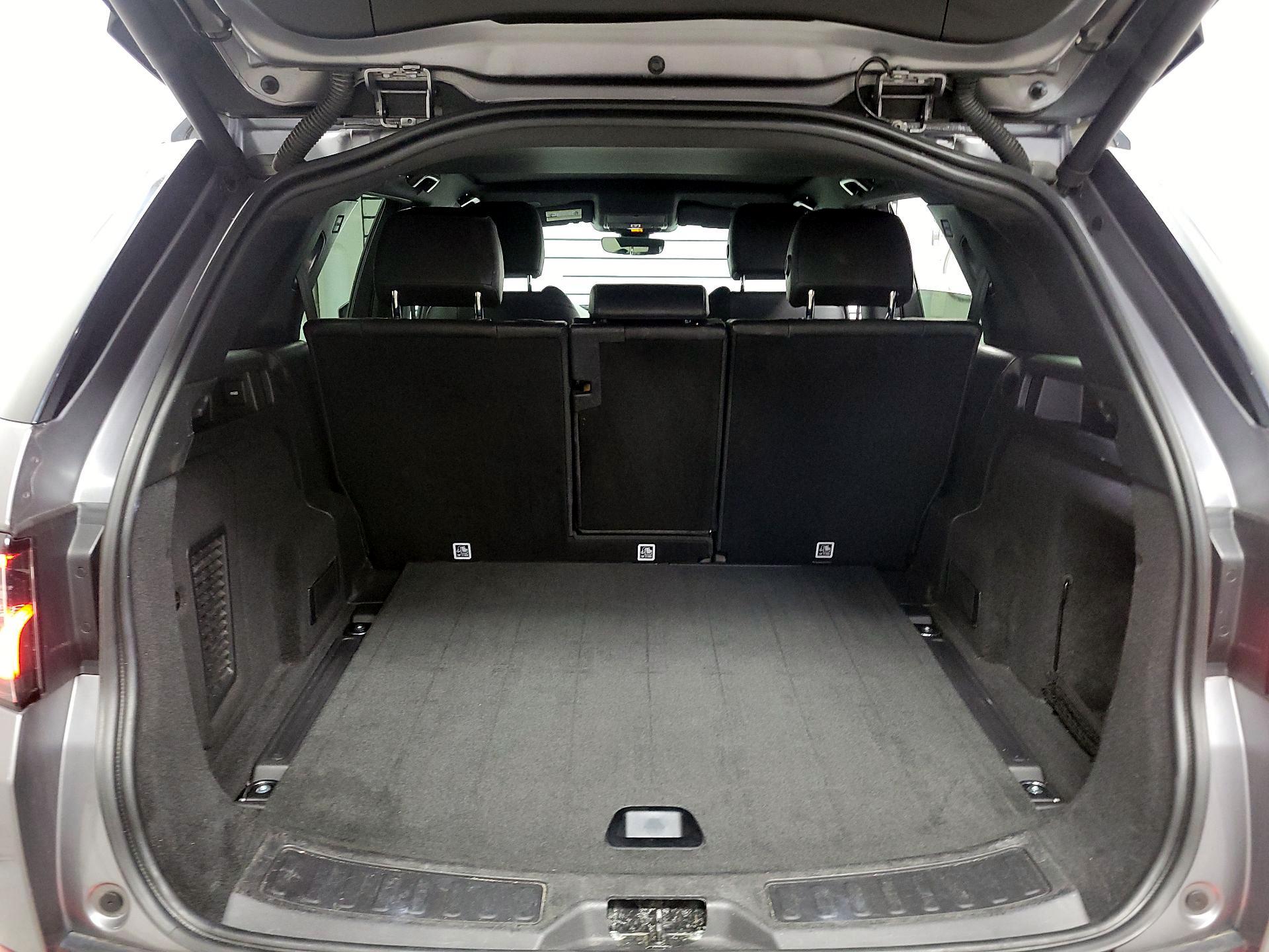 Thumbnail: 2022 Land Rover Discovery Sport - 16