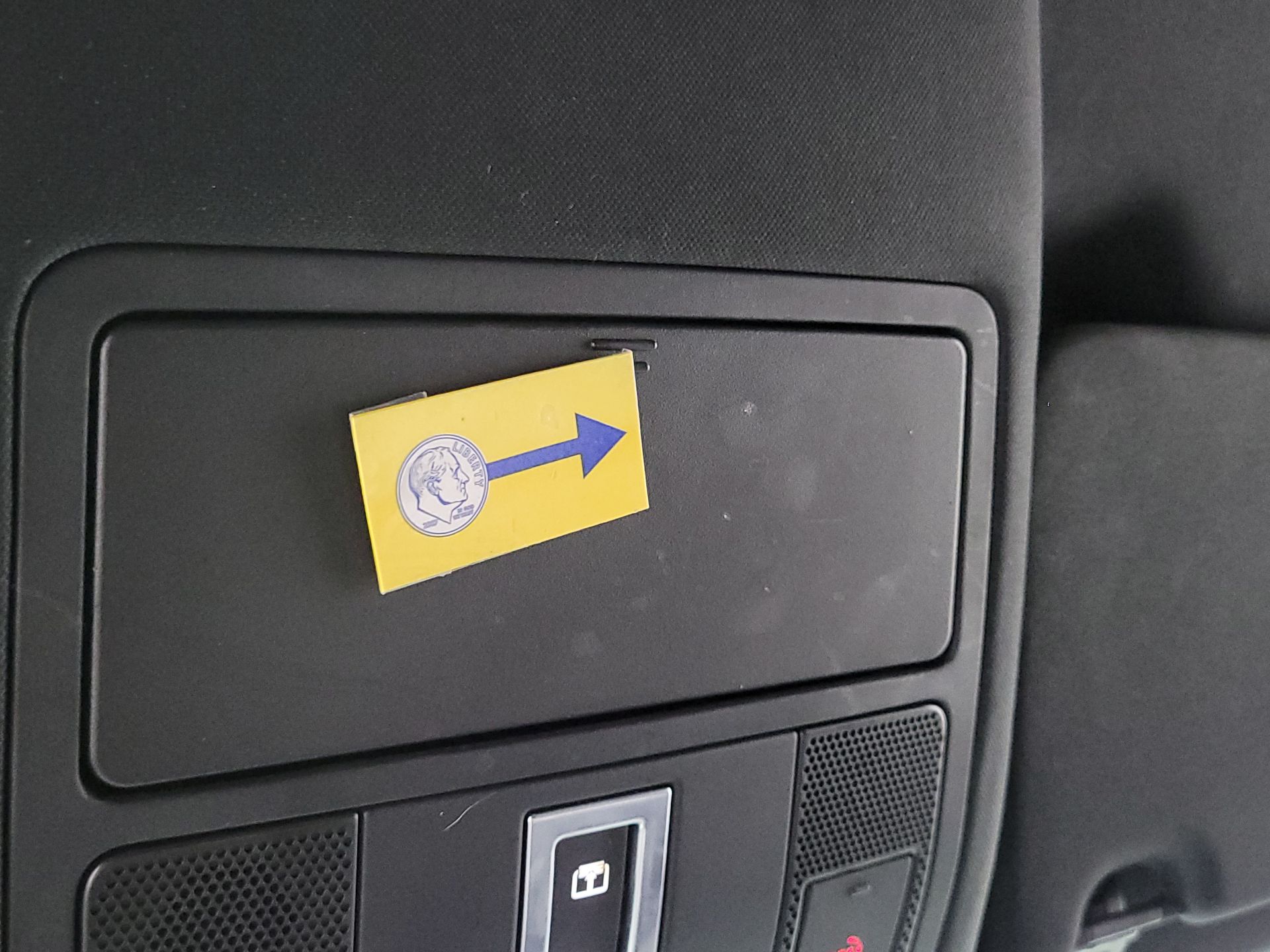 Thumbnail: 2022 Land Rover Discovery Sport - 19