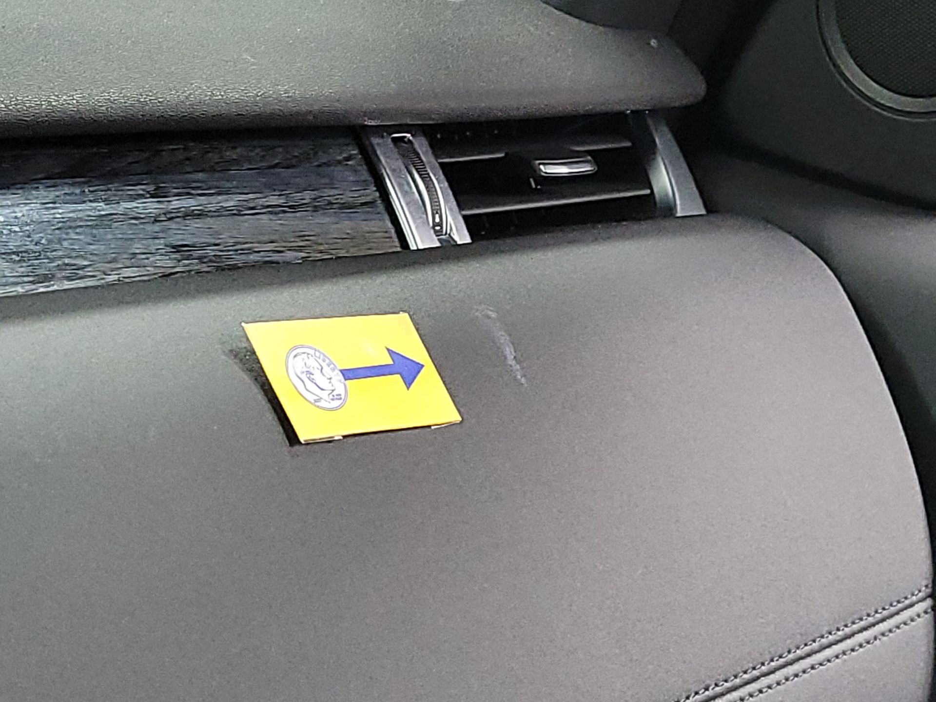 Thumbnail: 2022 Land Rover Discovery Sport - 20