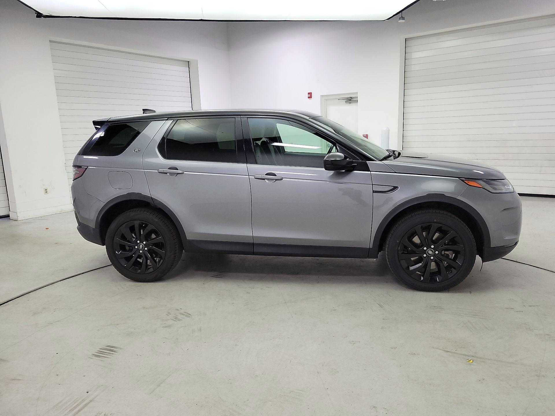 Thumbnail: 2022 Land Rover Discovery Sport - 4