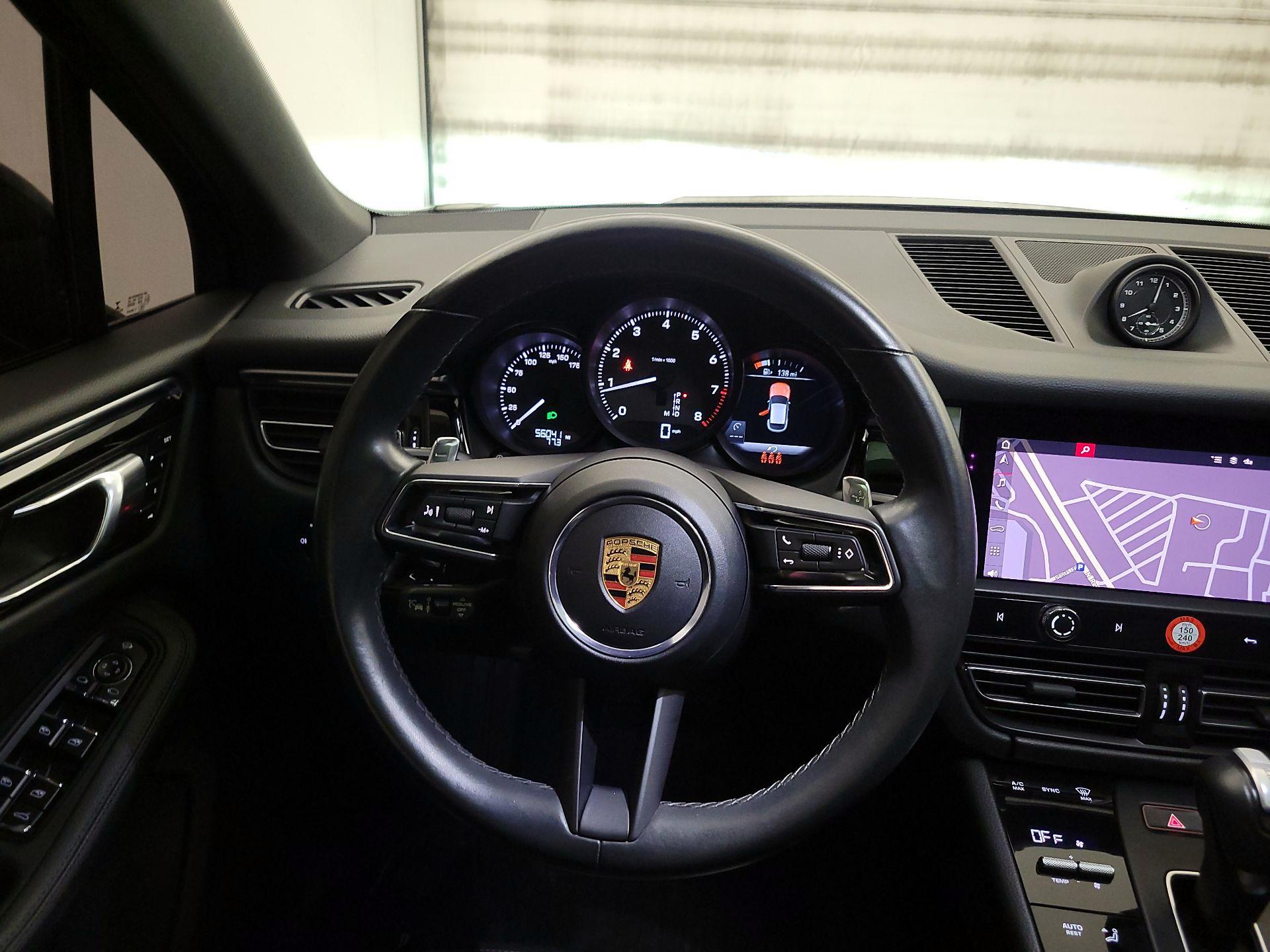 Thumbnail: 2023 Porsche Macan - 10