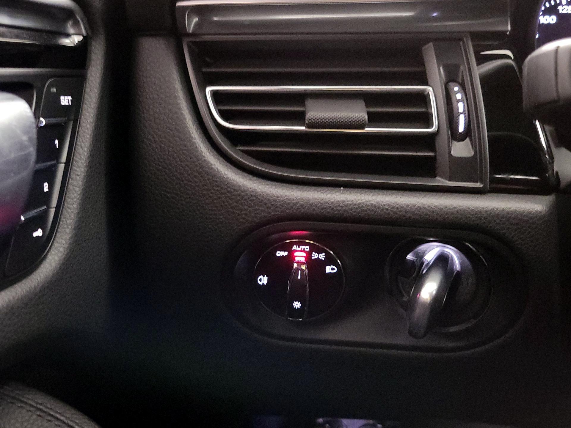 Thumbnail: 2023 Porsche Macan - 13