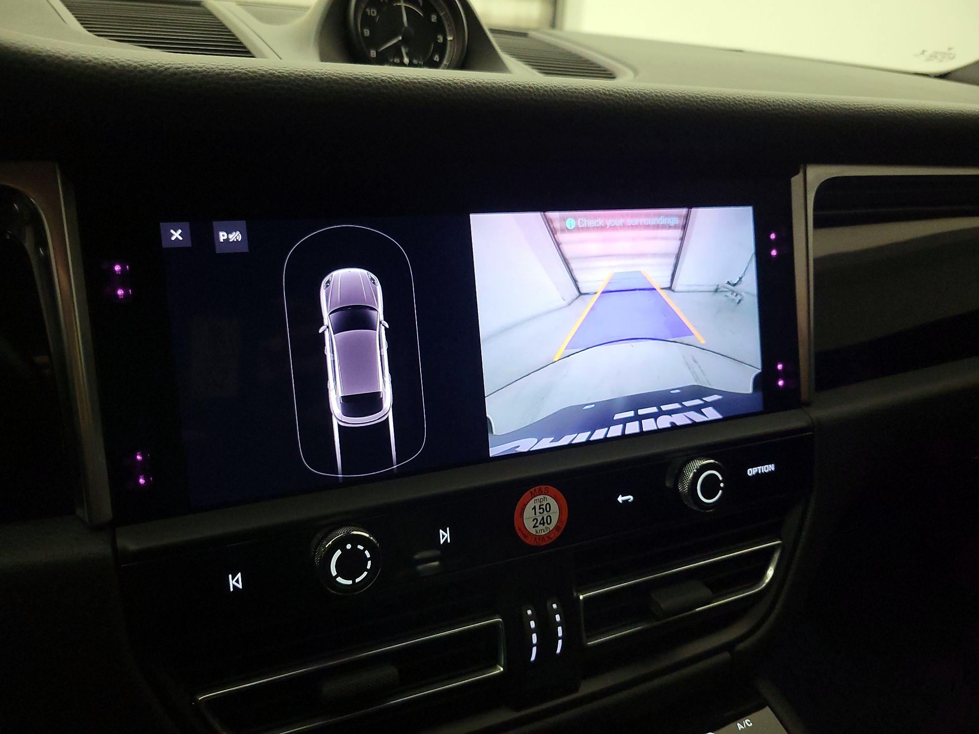 Thumbnail: 2023 Porsche Macan - 15