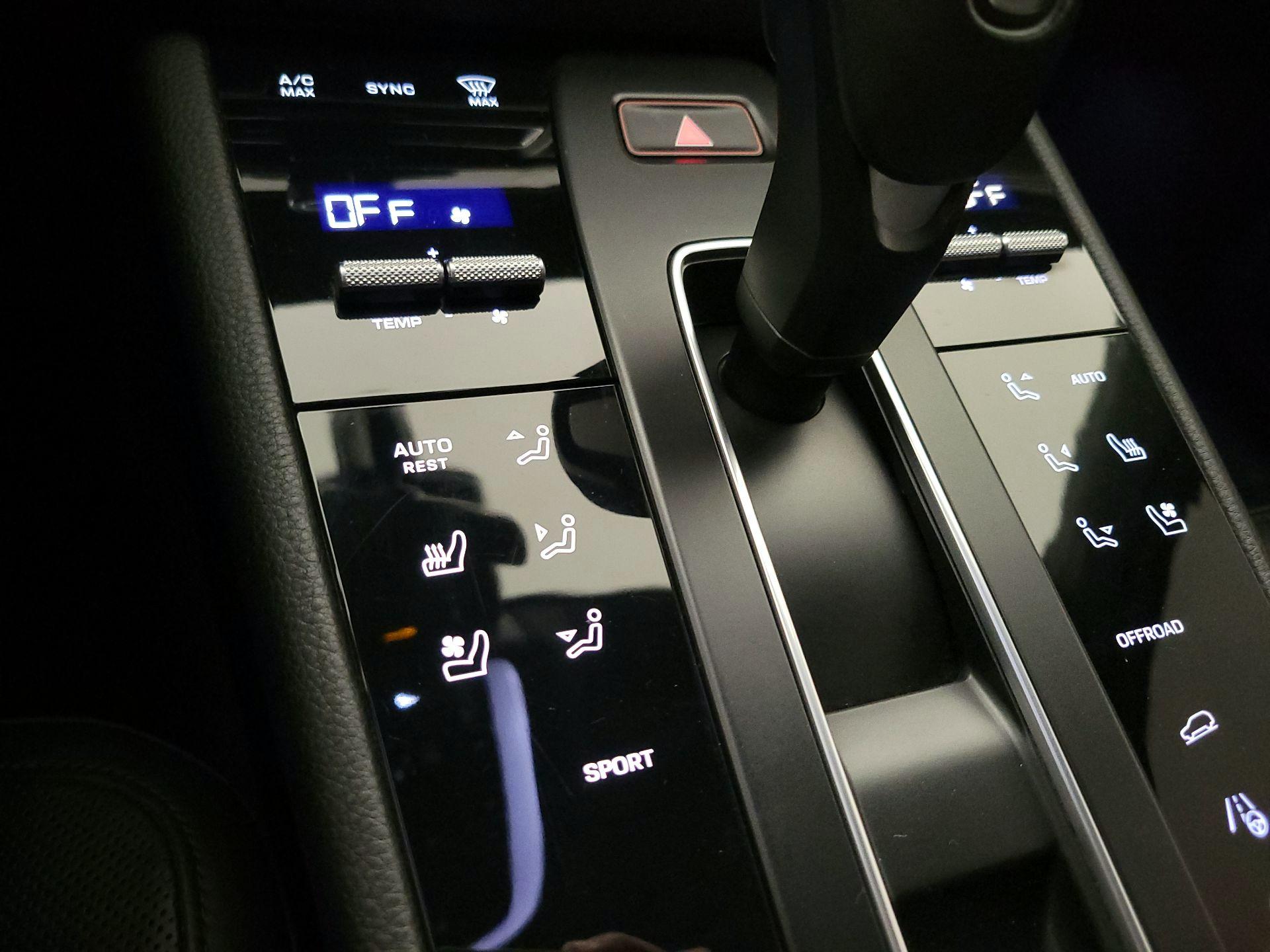 Thumbnail: 2023 Porsche Macan - 17