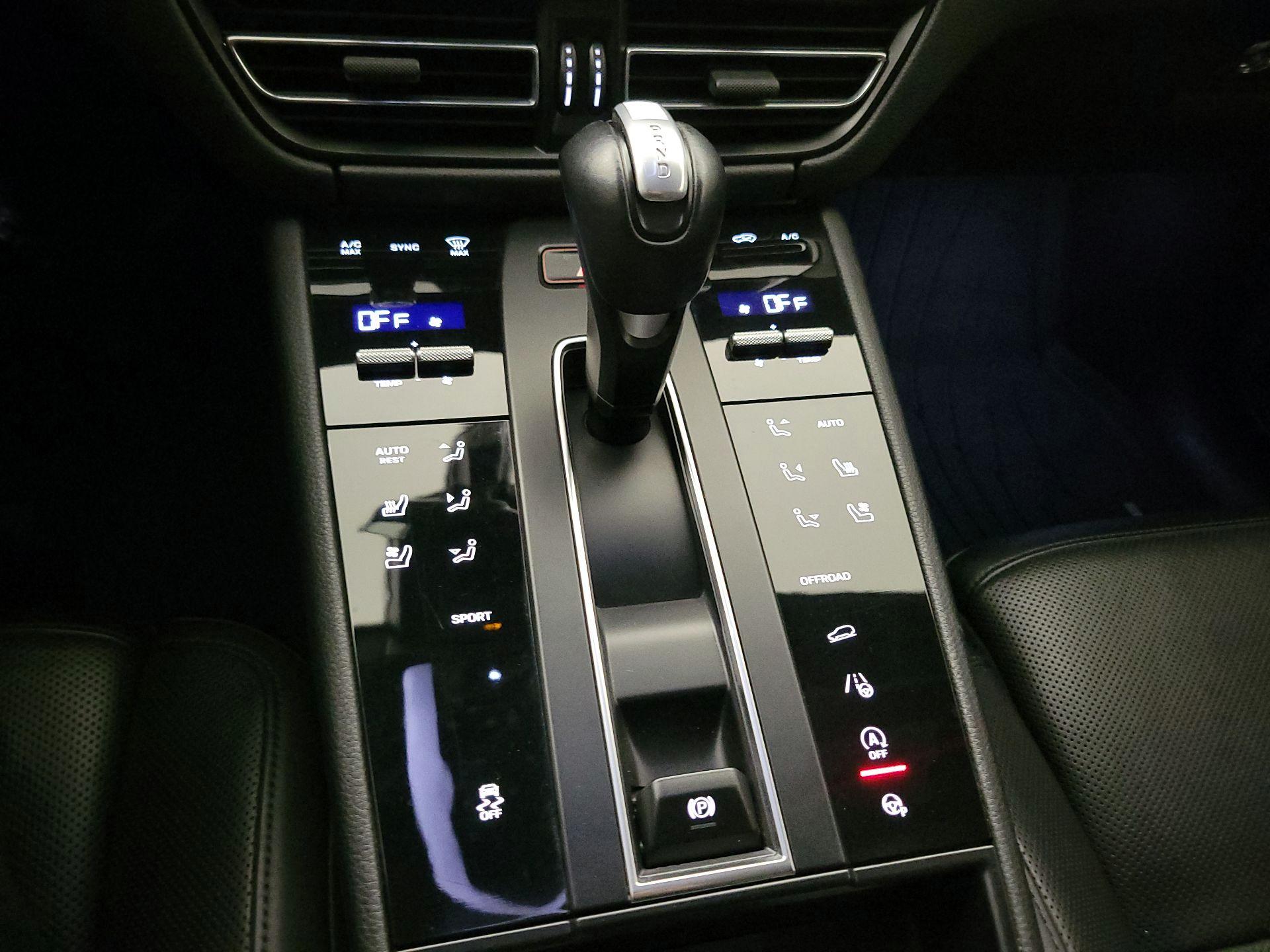 Thumbnail: 2023 Porsche Macan - 18