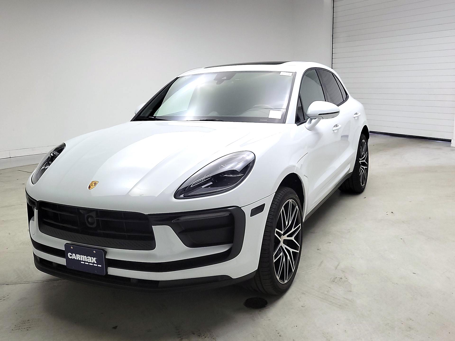 Thumbnail: 2024 Porsche Macan - 3