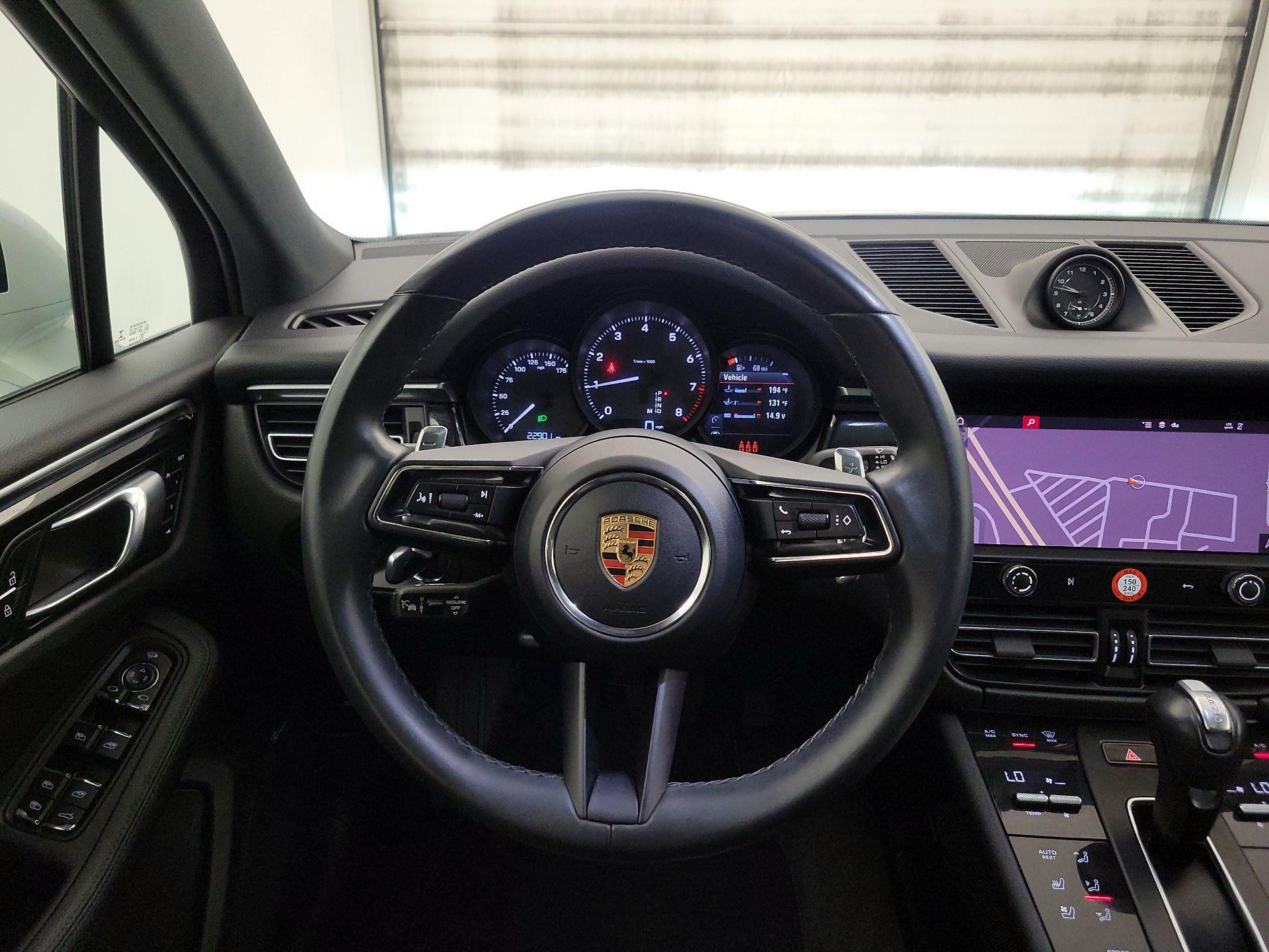 Thumbnail: 2023 Porsche Macan - 10