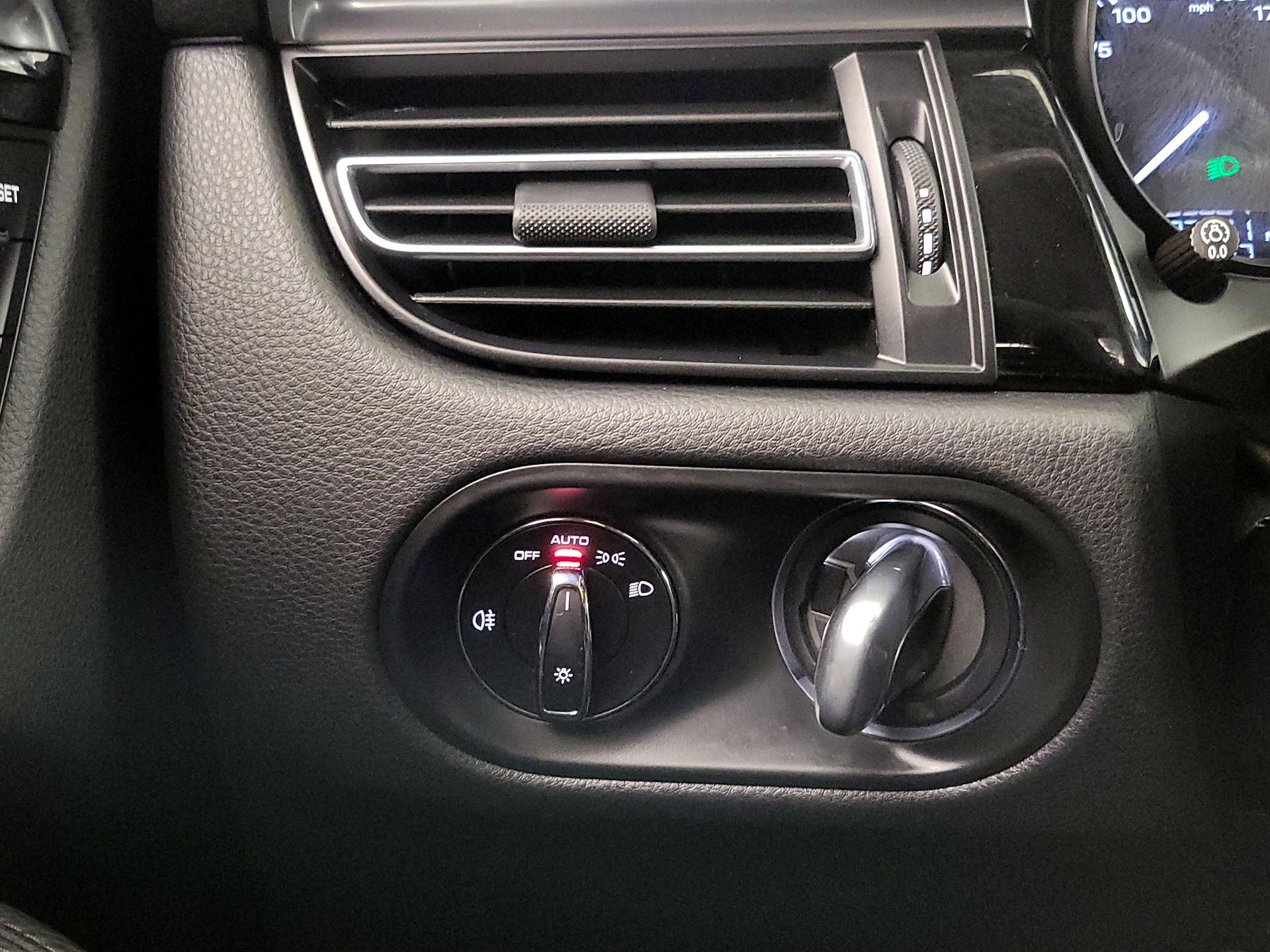 Thumbnail: 2023 Porsche Macan - 13