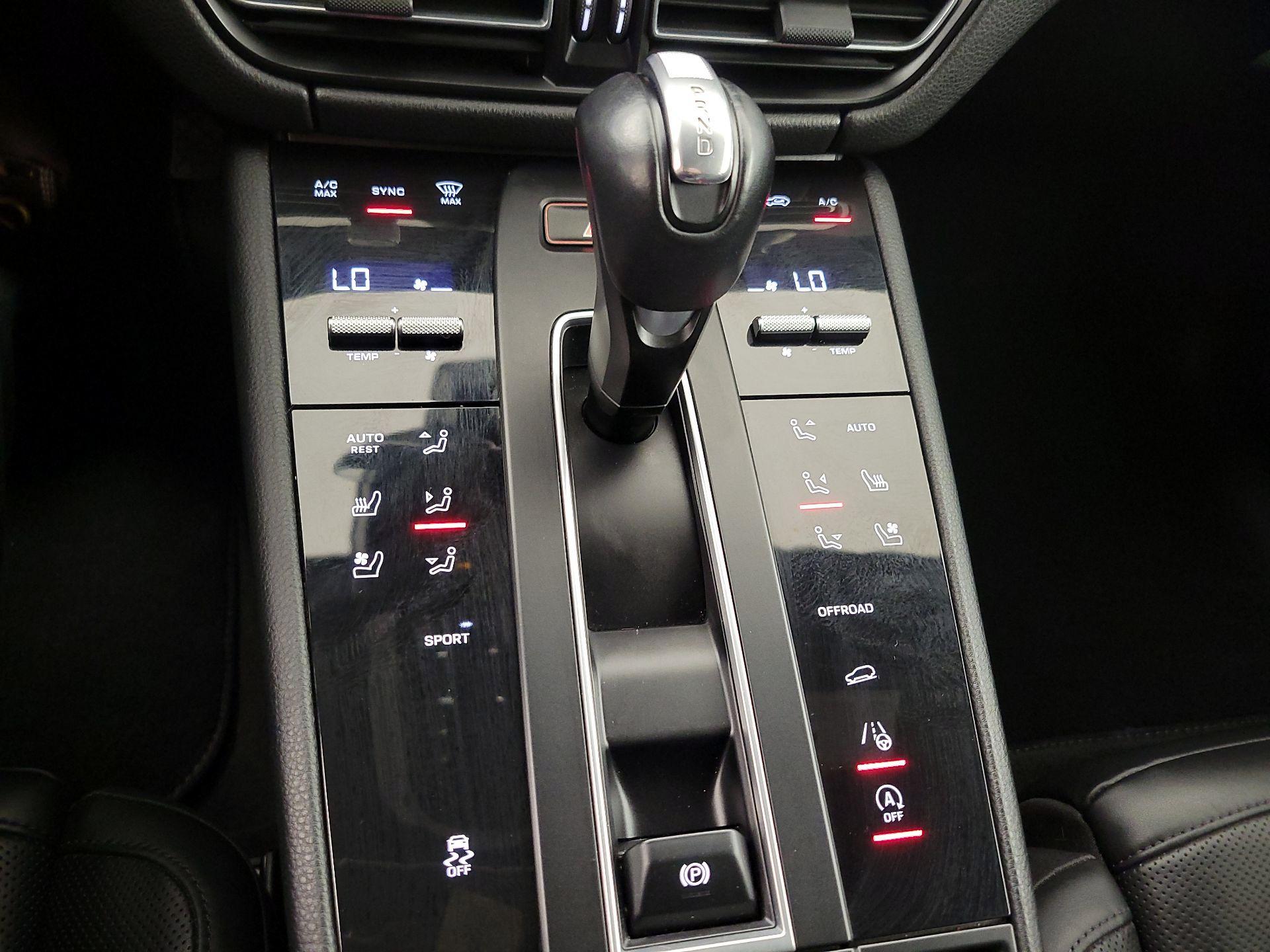 Thumbnail: 2023 Porsche Macan - 18