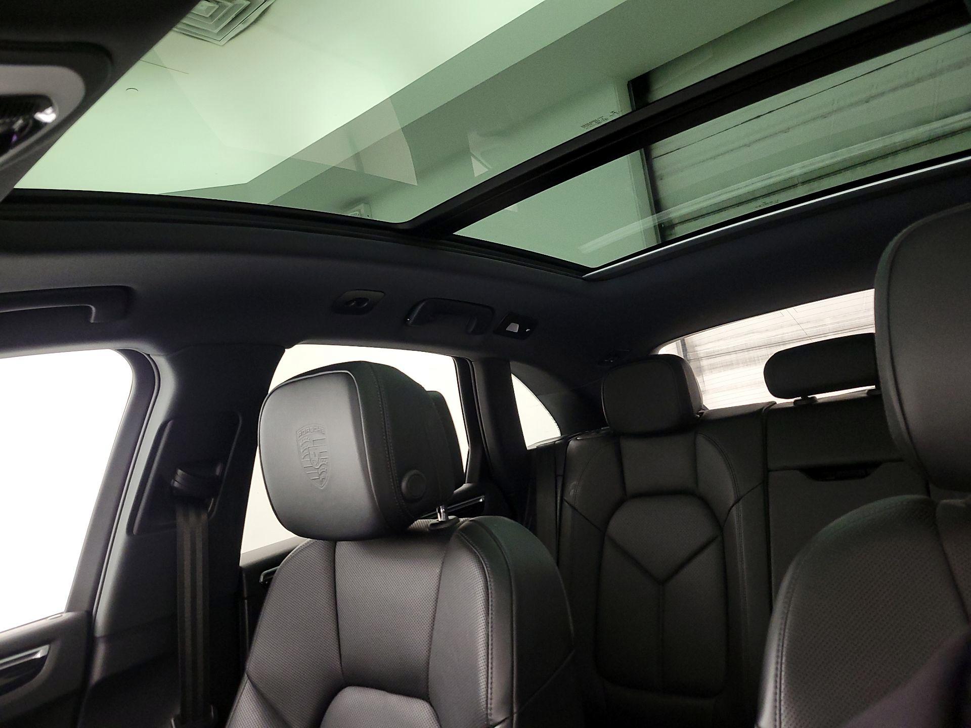 Thumbnail: 2023 Porsche Macan - 20