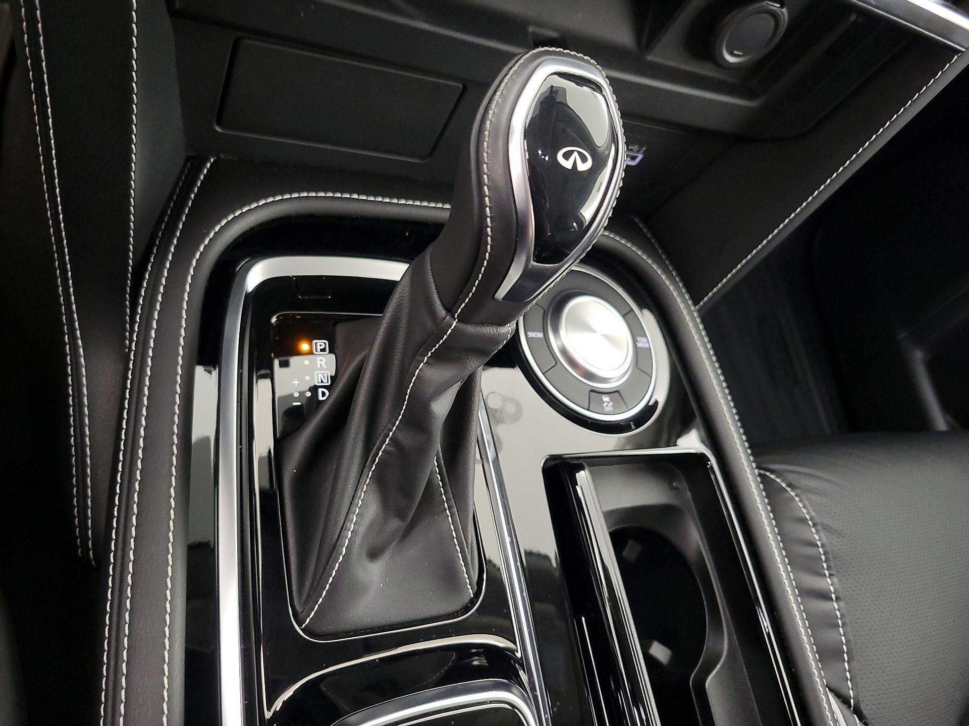 Thumbnail: 2022 INFINITI QX80 - 18