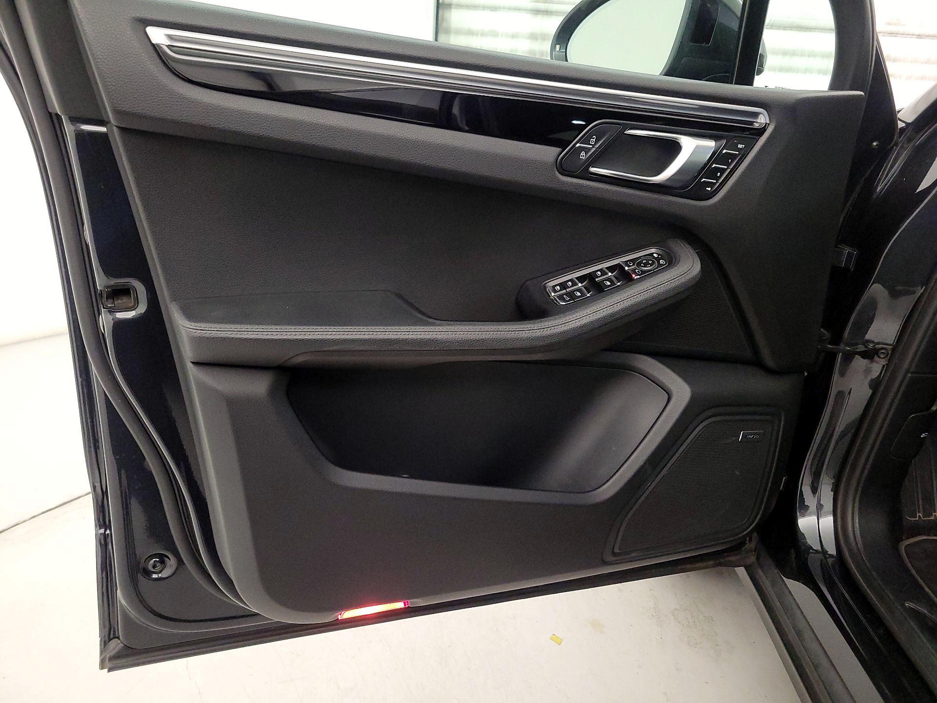 Thumbnail: 2020 Porsche Macan - 12