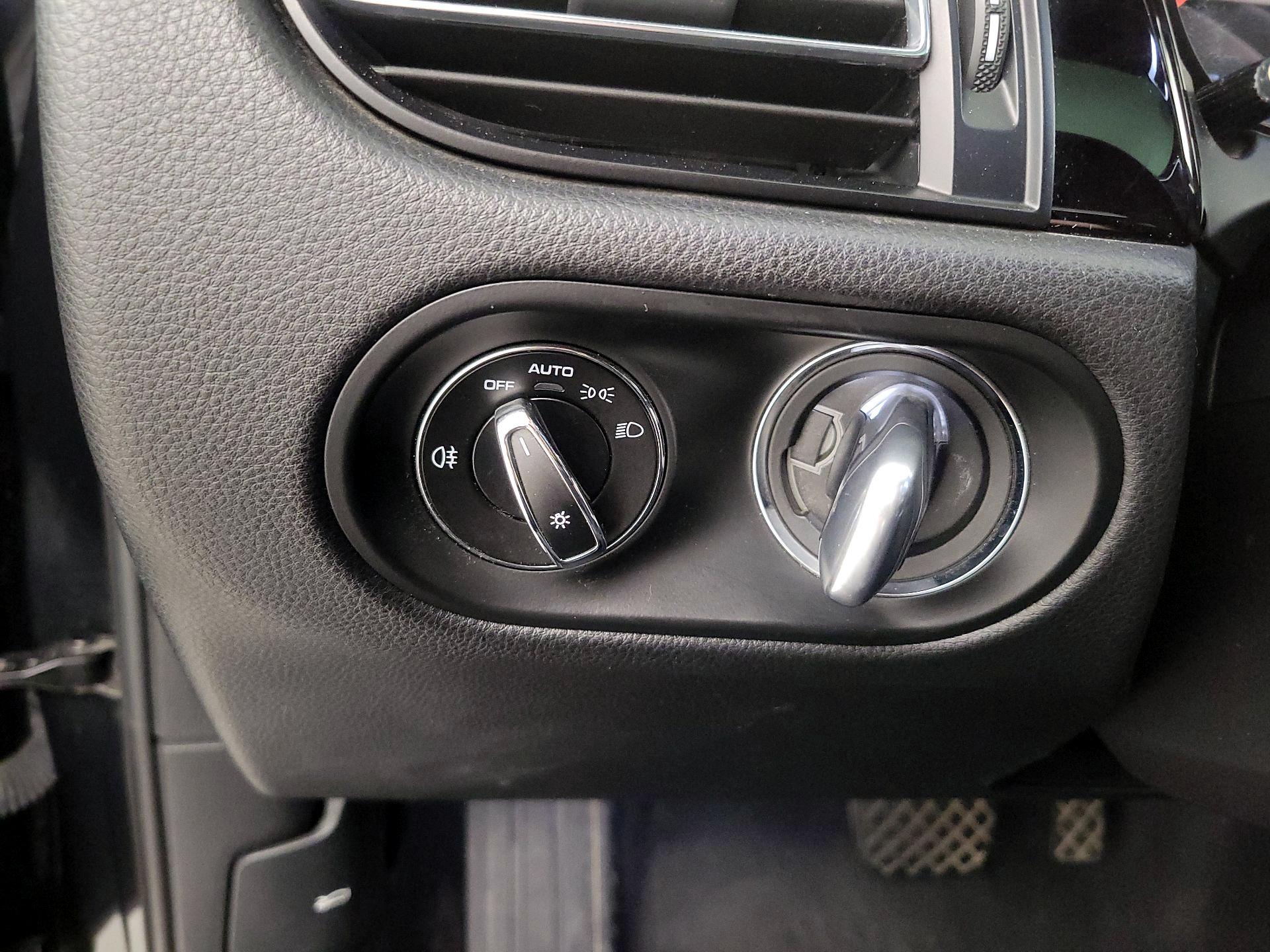 Thumbnail: 2020 Porsche Macan - 13