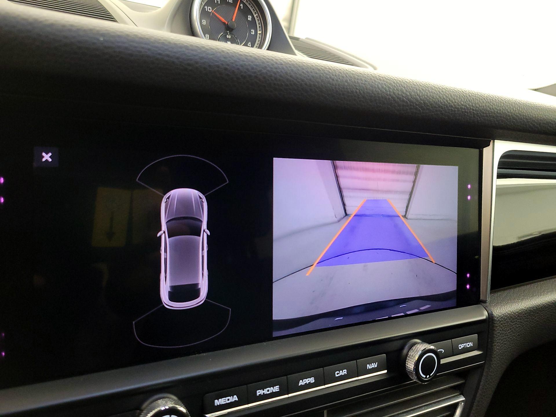 Thumbnail: 2020 Porsche Macan - 15