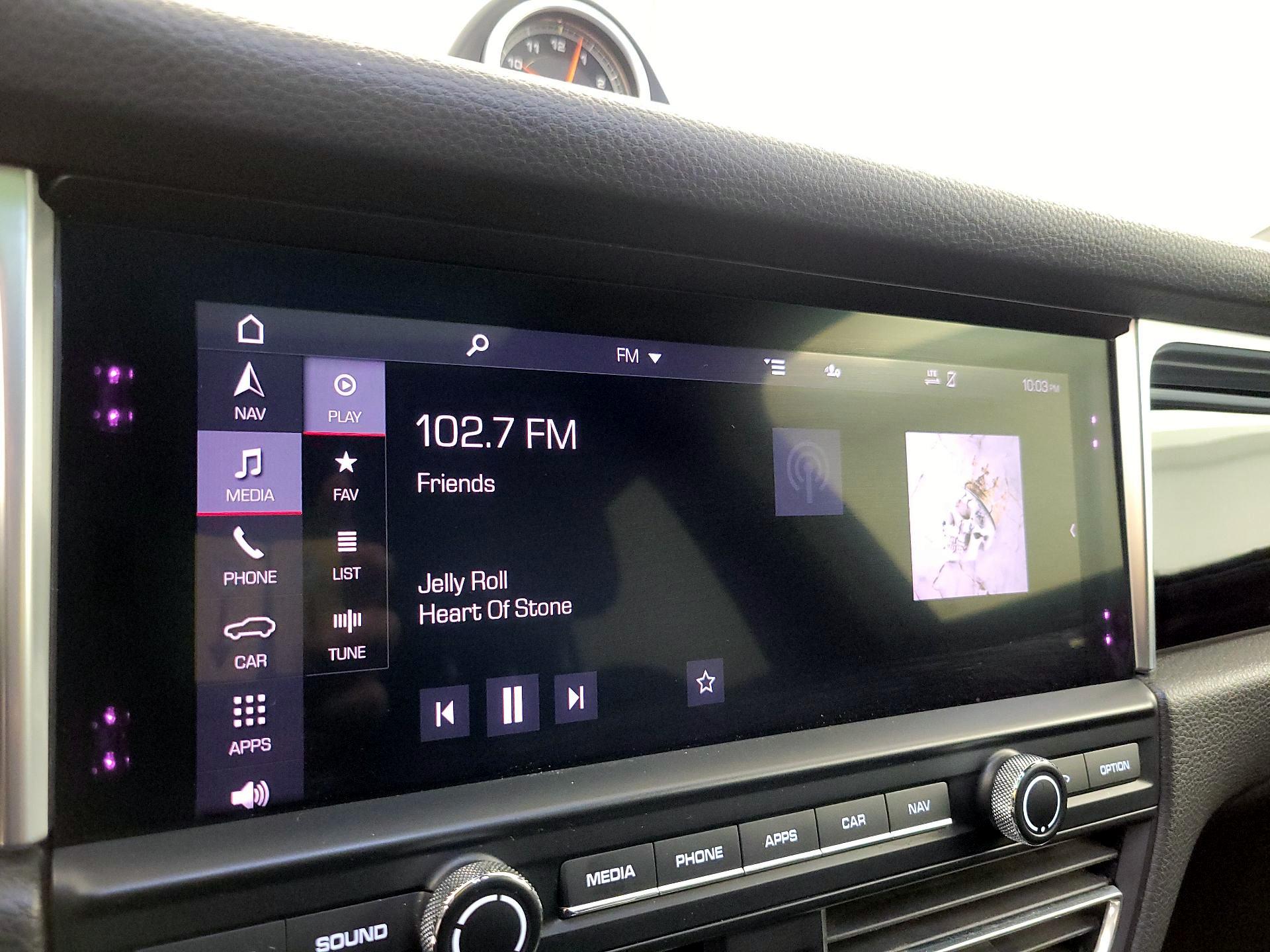 Thumbnail: 2020 Porsche Macan - 16