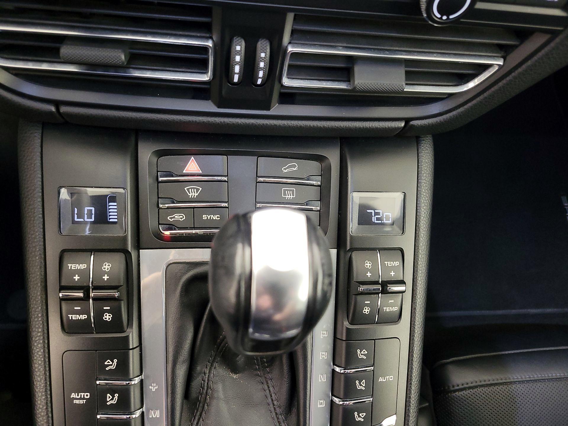 Thumbnail: 2020 Porsche Macan - 17