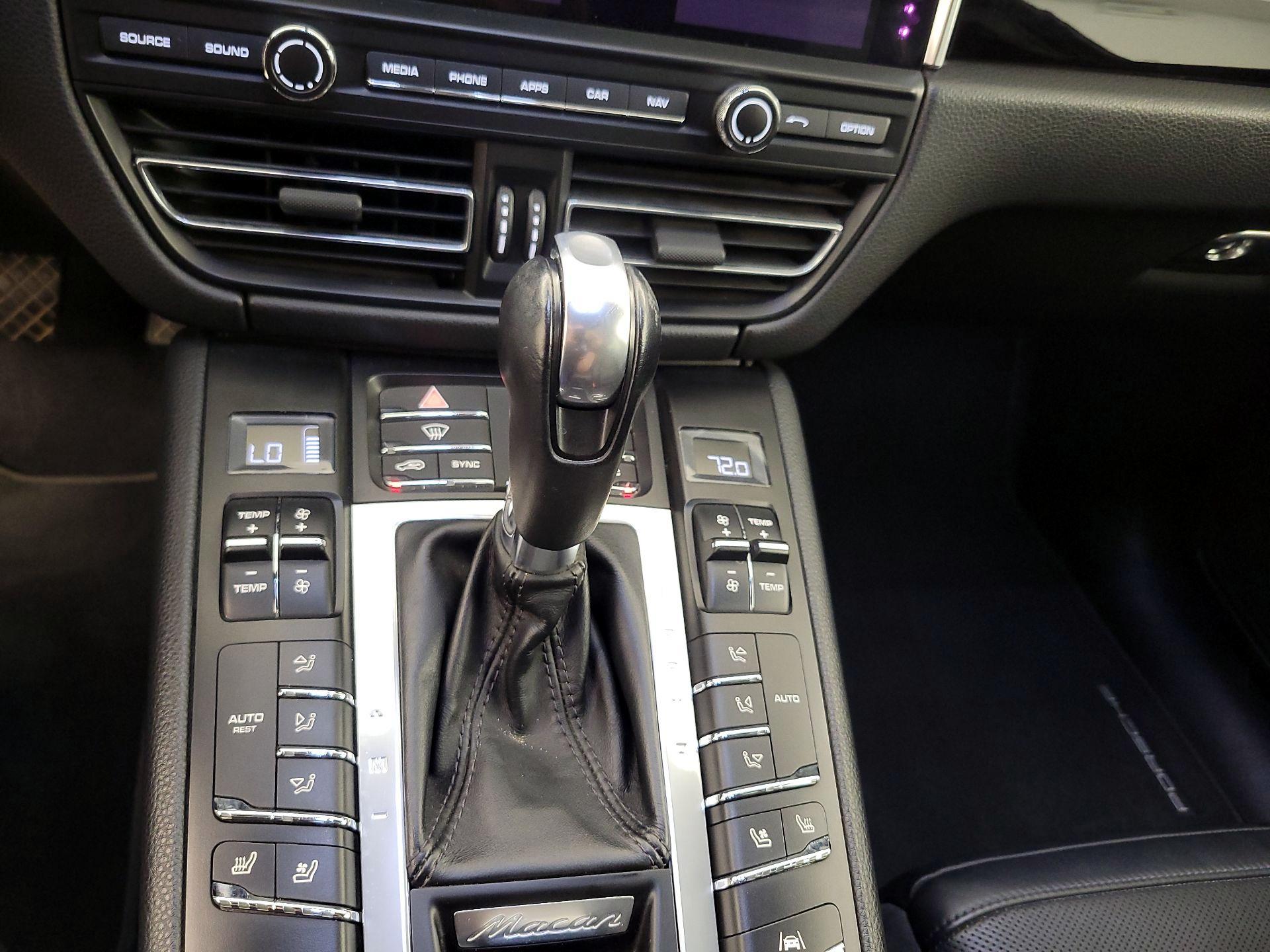 Thumbnail: 2020 Porsche Macan - 18