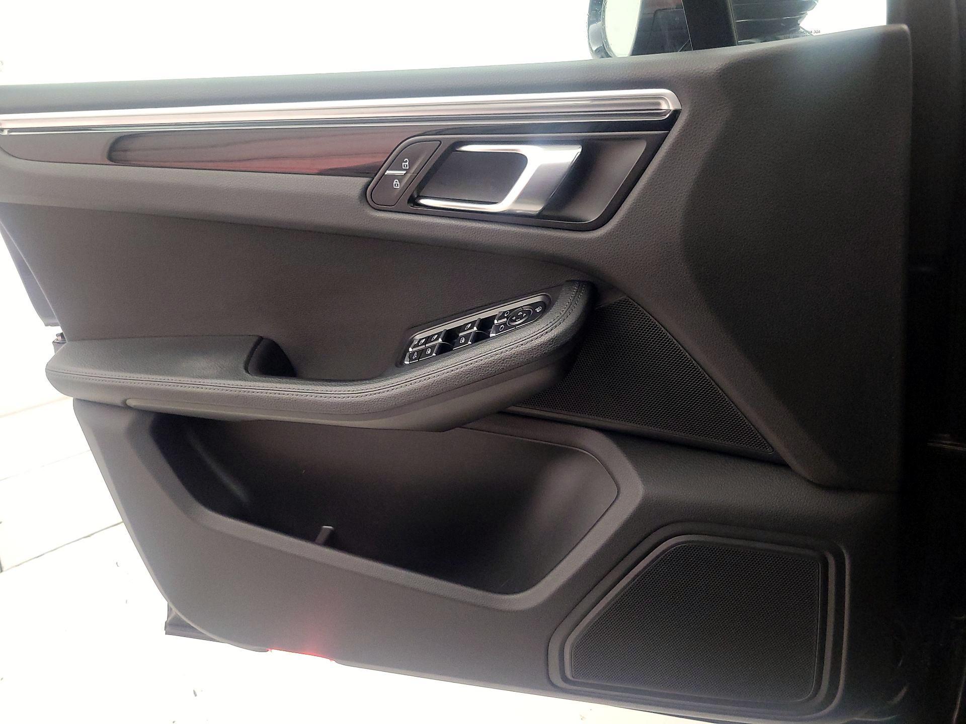 Thumbnail: 2022 Porsche Macan - 12