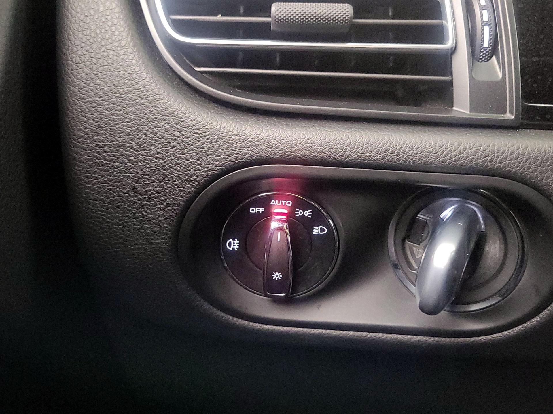 Thumbnail: 2022 Porsche Macan - 13