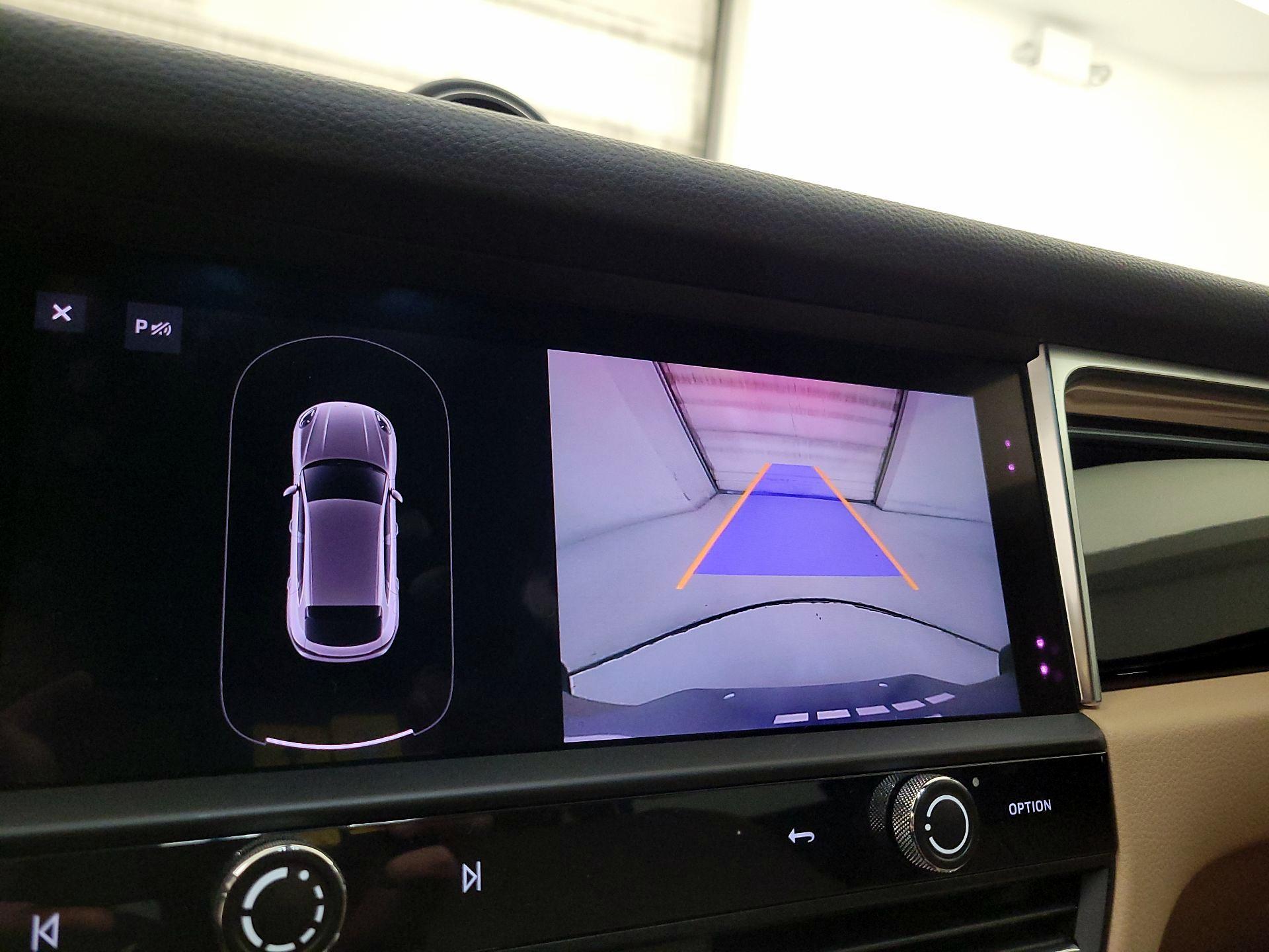 Thumbnail: 2022 Porsche Macan - 15