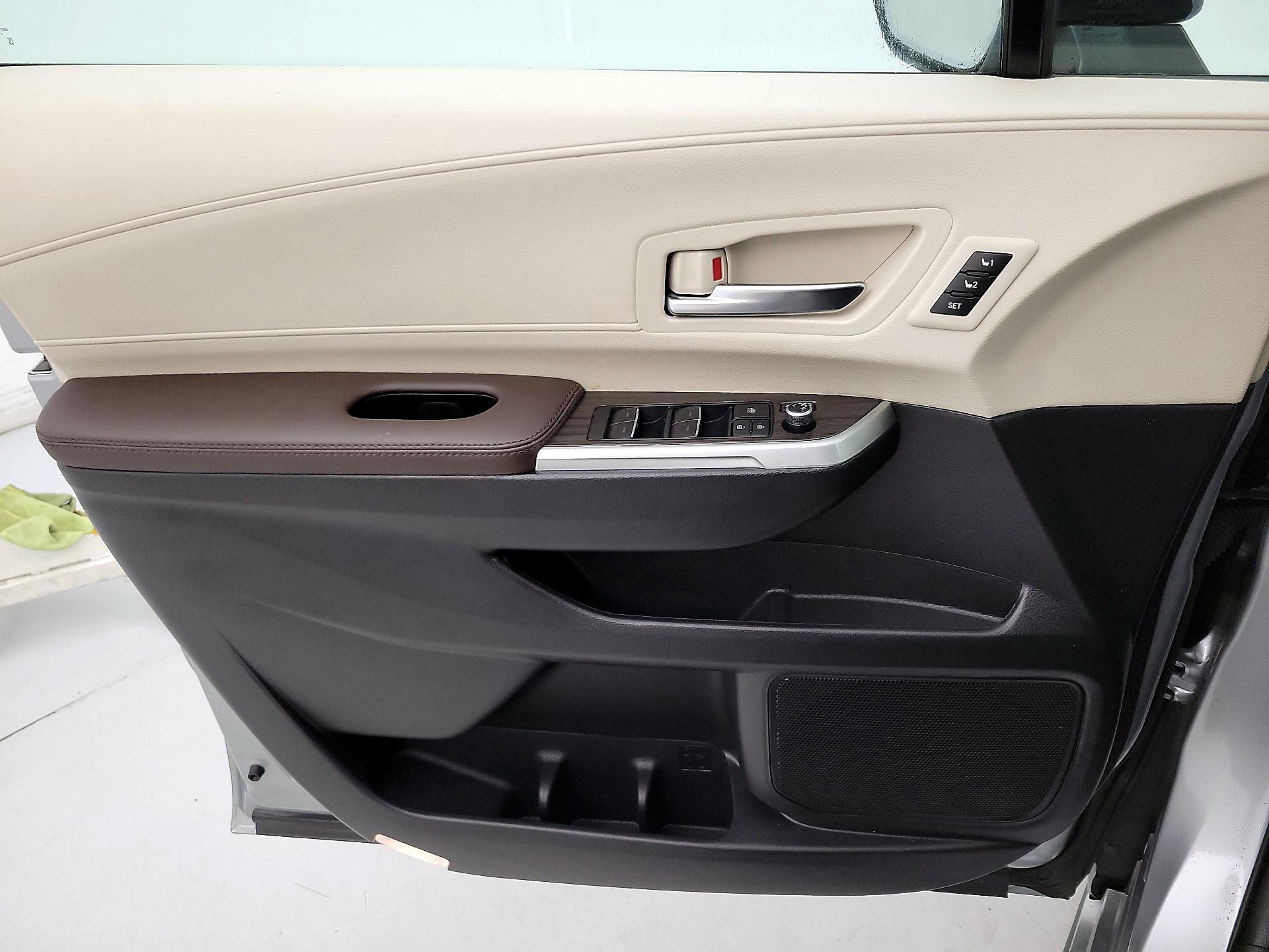 Thumbnail: 2024 Toyota Sienna - 12