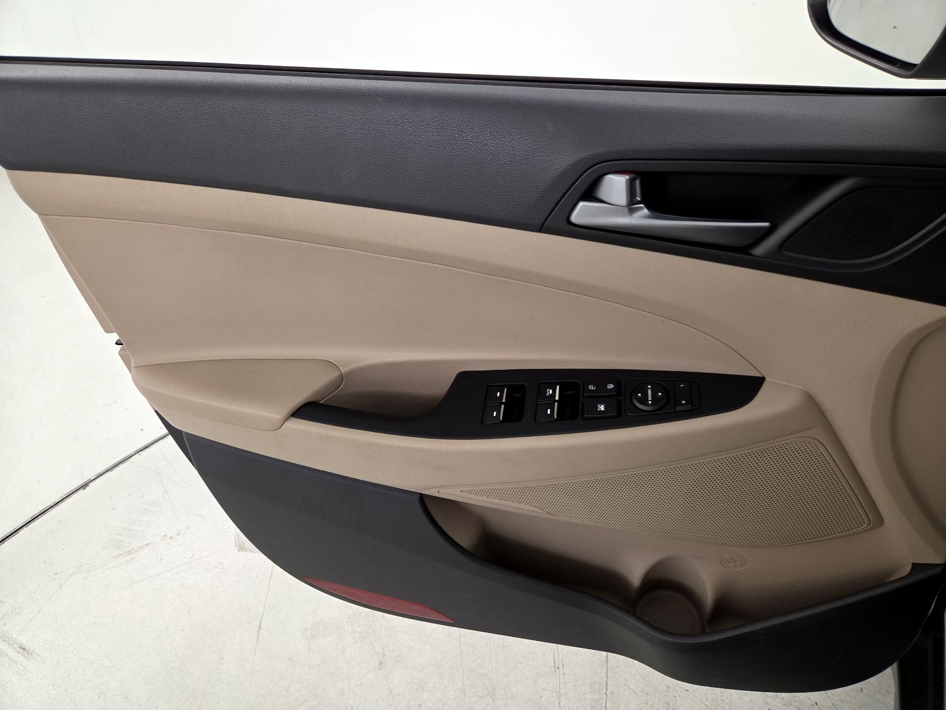 Thumbnail: 2016 Hyundai Tucson - 12