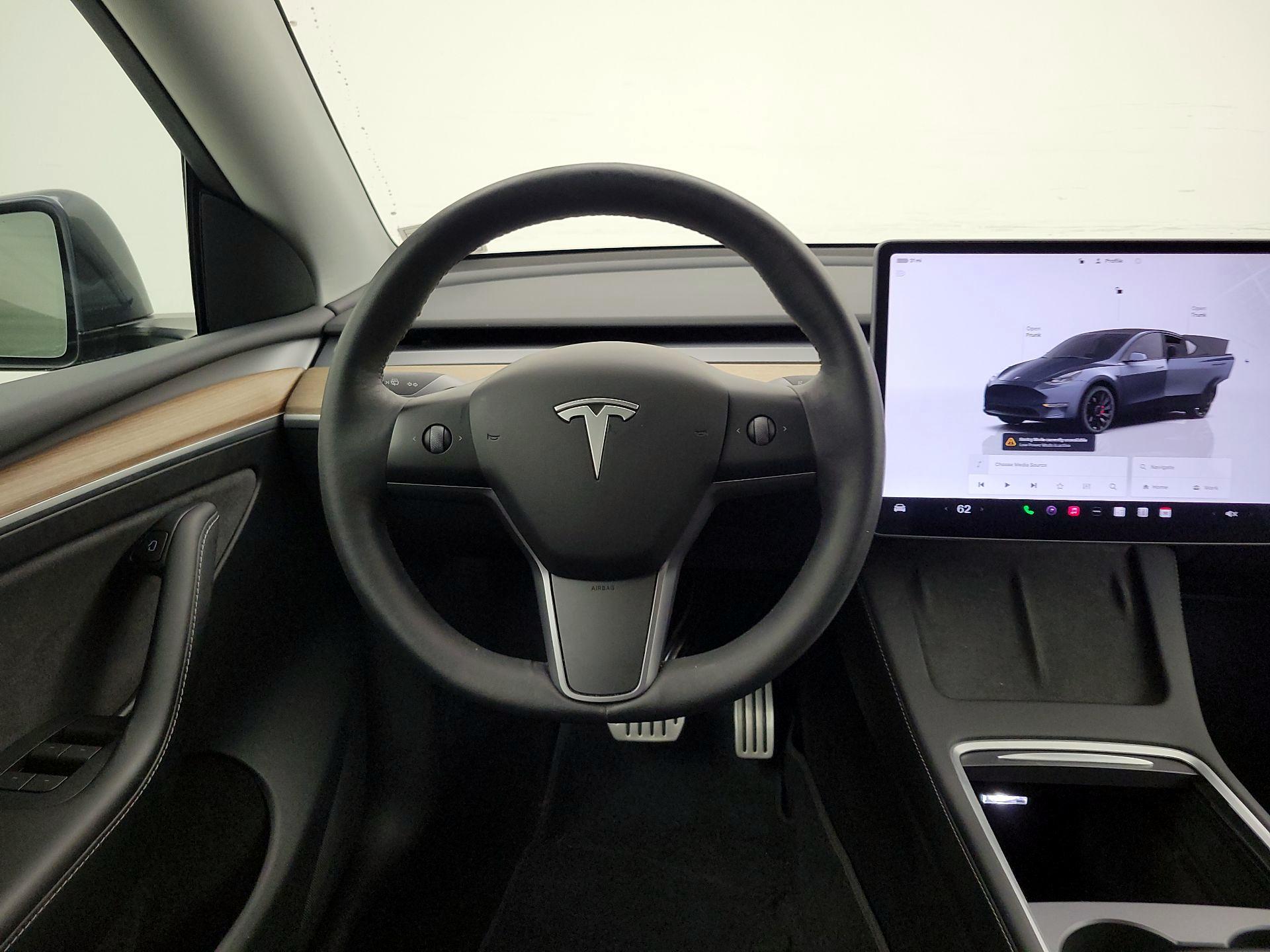 Thumbnail: 2023 Tesla Model Y - 10