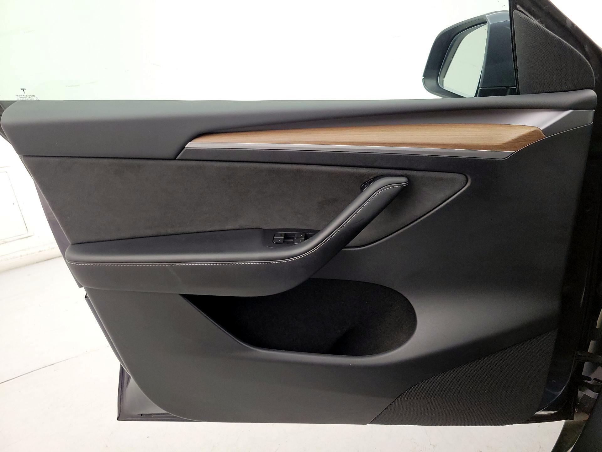 Thumbnail: 2023 Tesla Model Y - 12