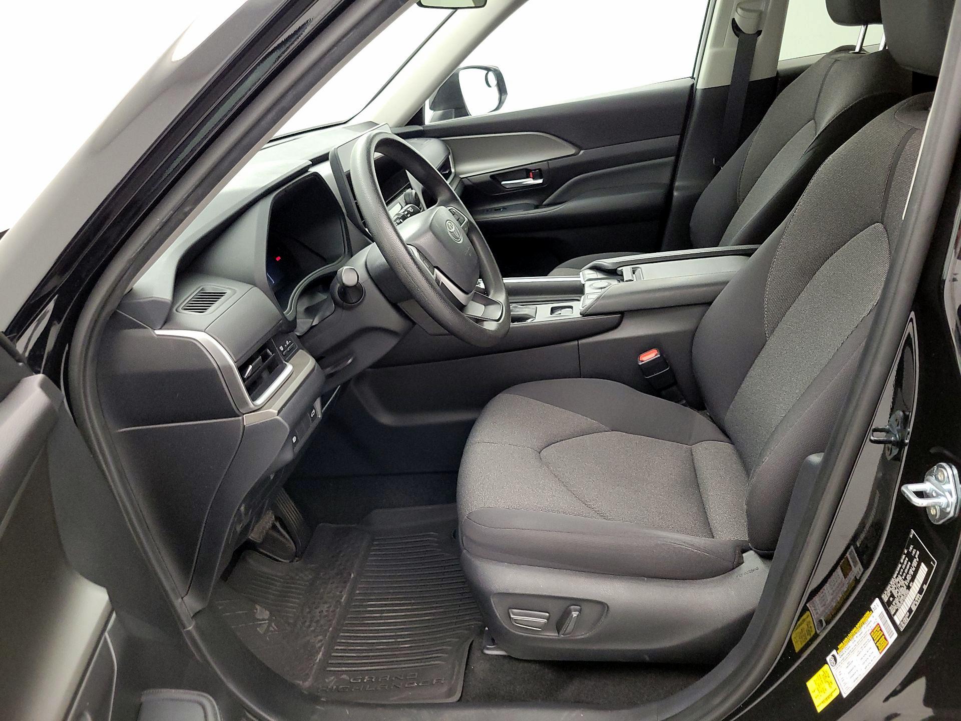 Thumbnail: 2025 Toyota Highlander - 11