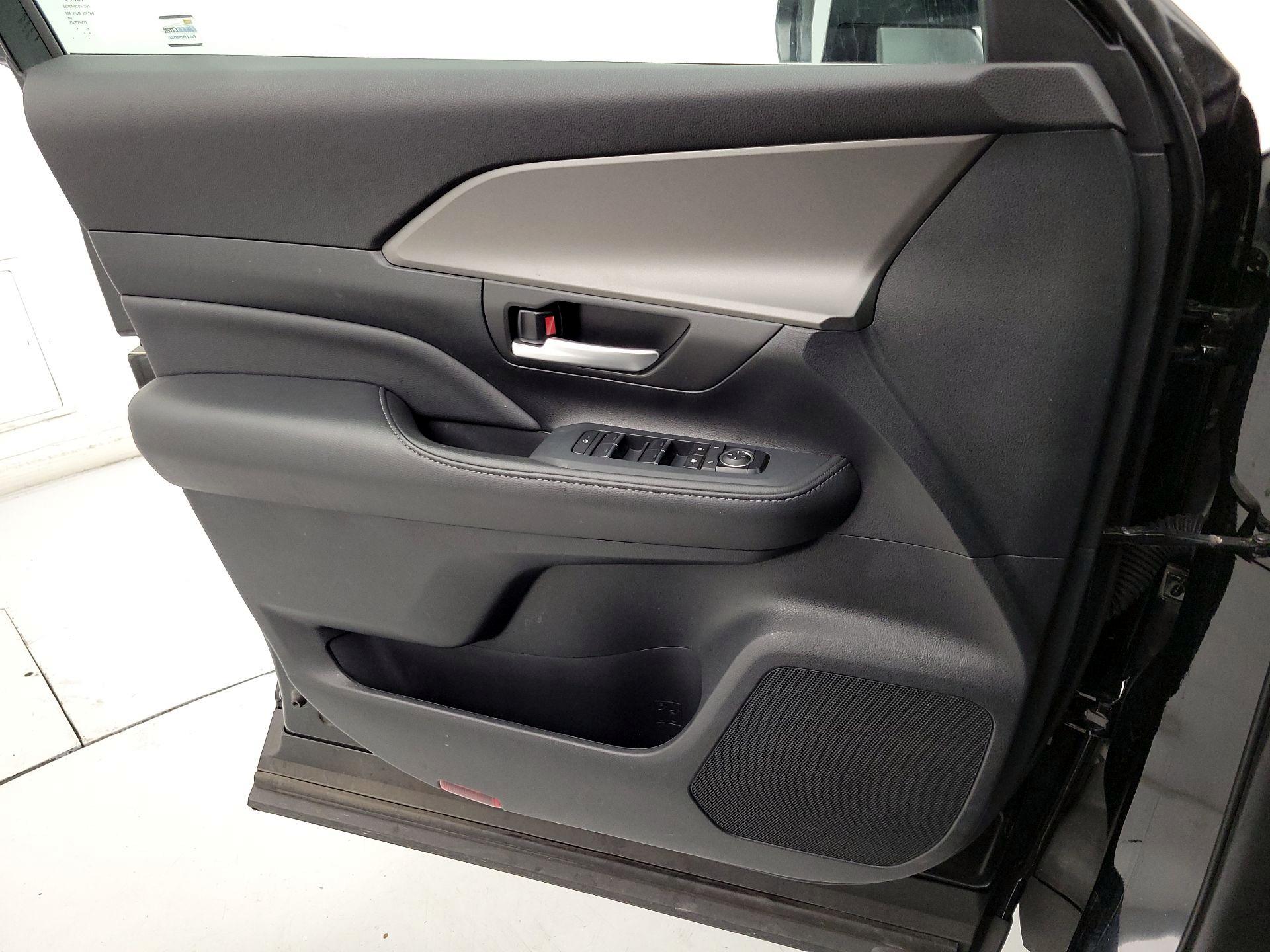 Thumbnail: 2025 Toyota Highlander - 12