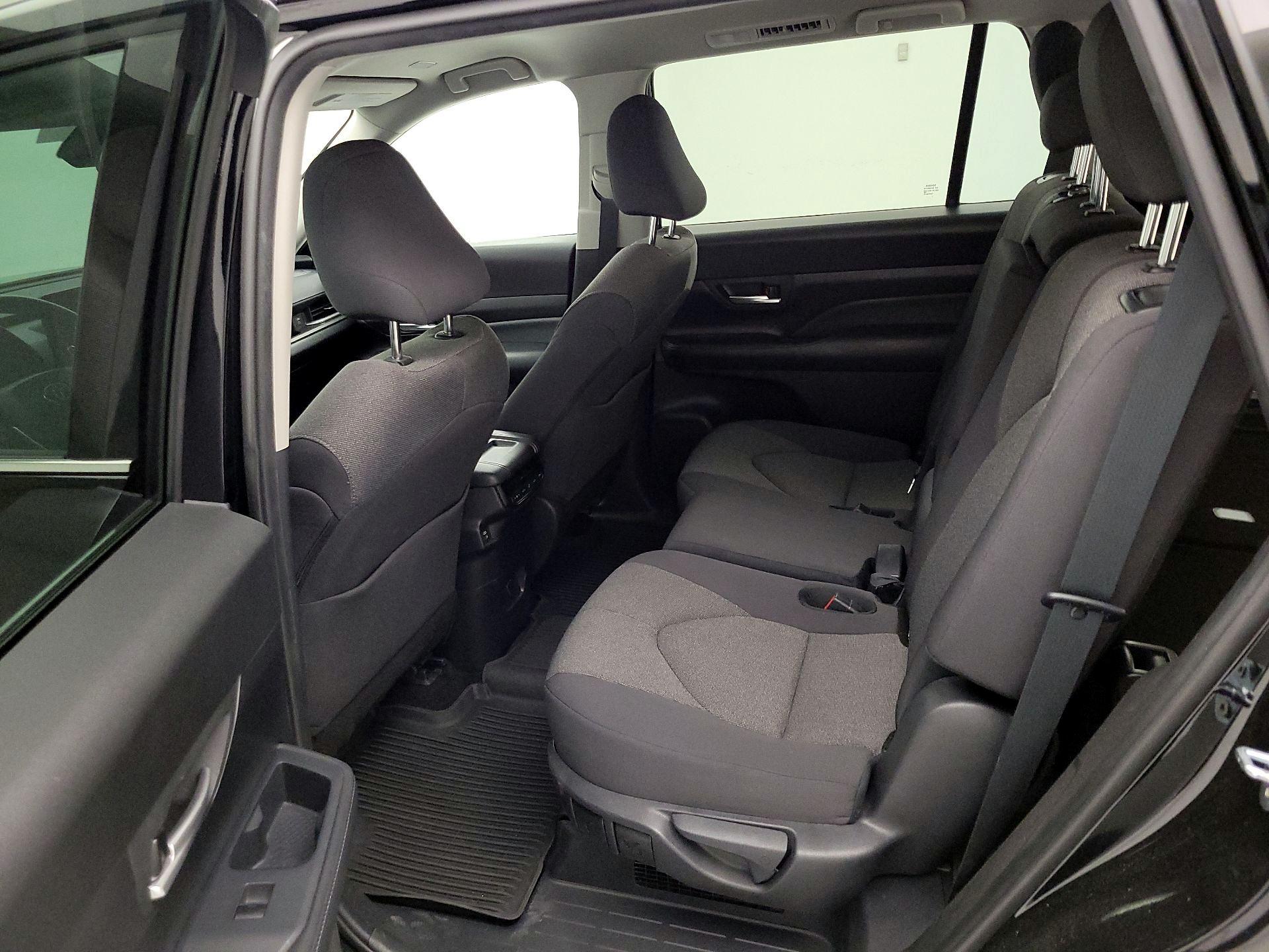 Thumbnail: 2025 Toyota Highlander - 18