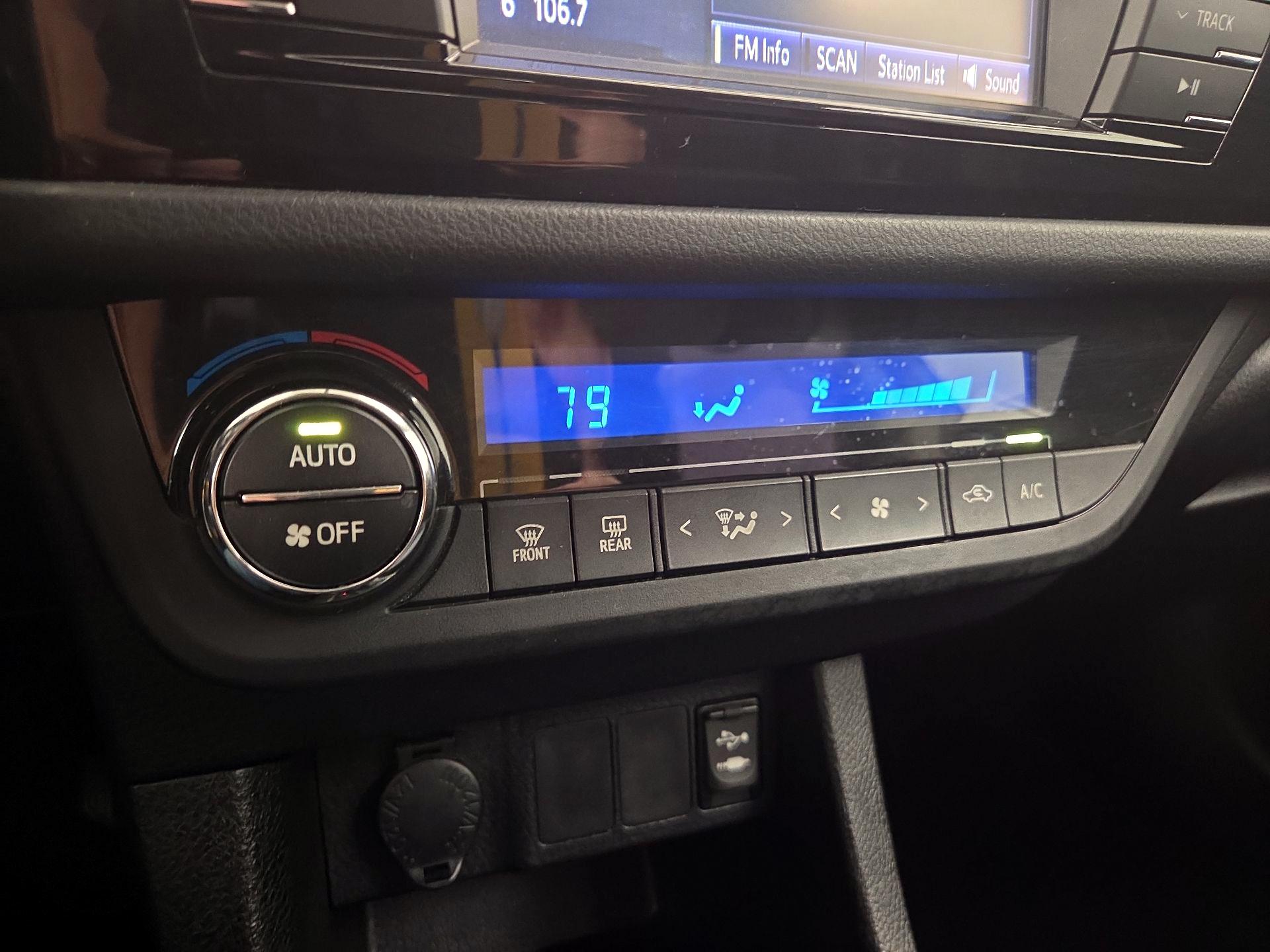 Thumbnail: 2014 Toyota Corolla - 16