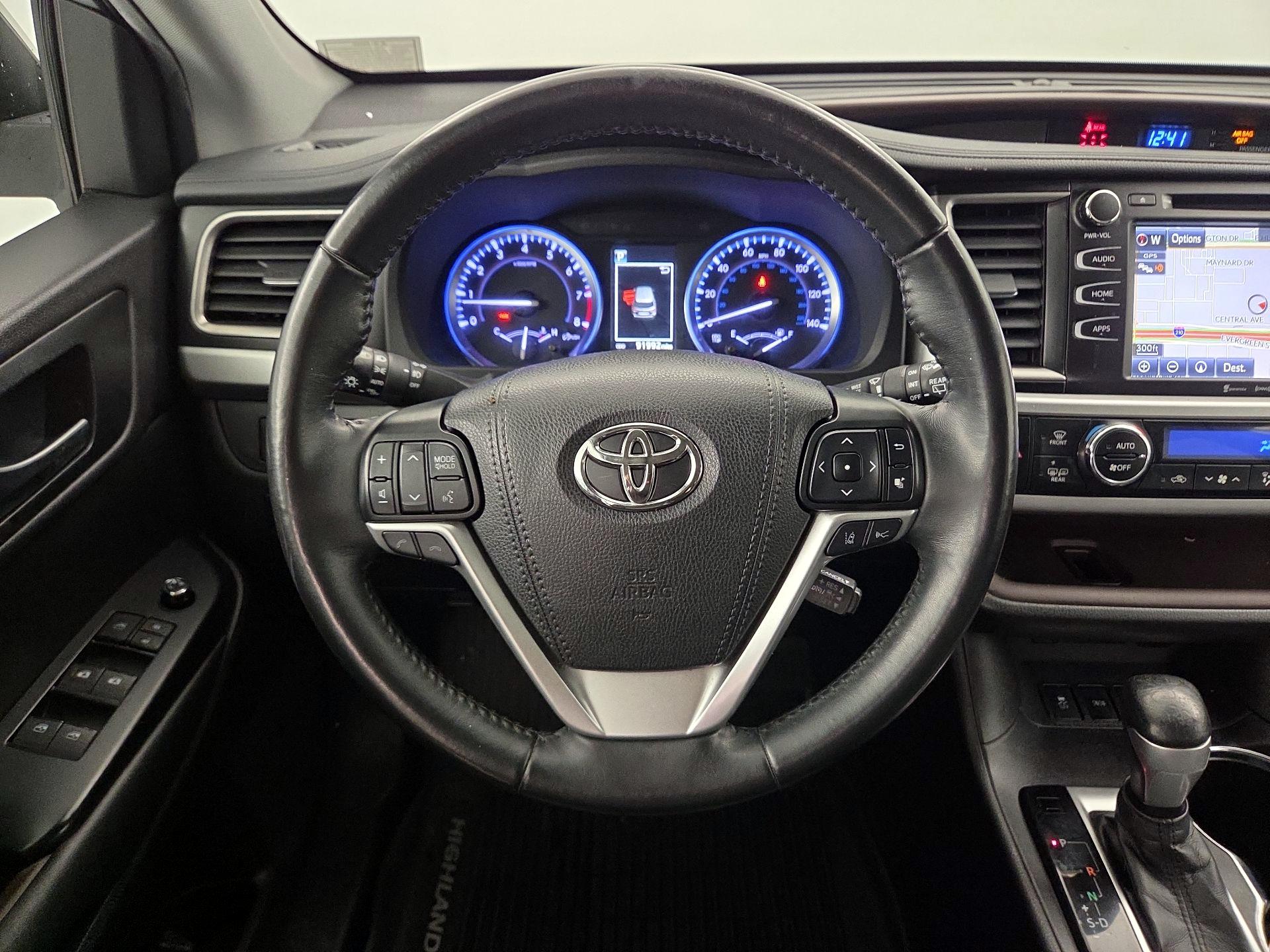 Thumbnail: 2019 Toyota Highlander - 10