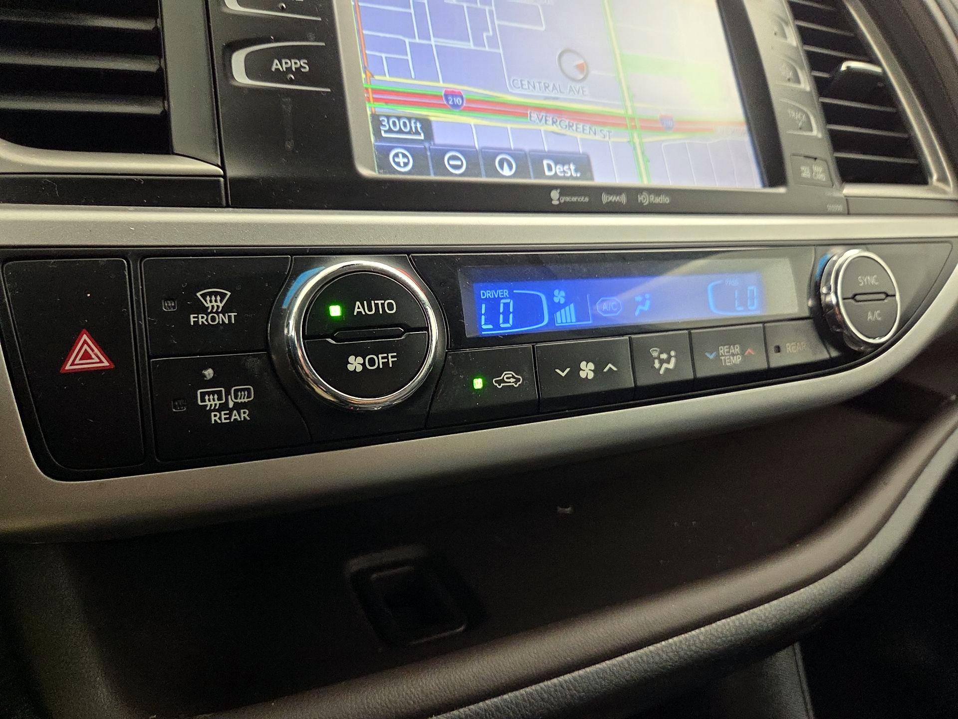 Thumbnail: 2019 Toyota Highlander - 17