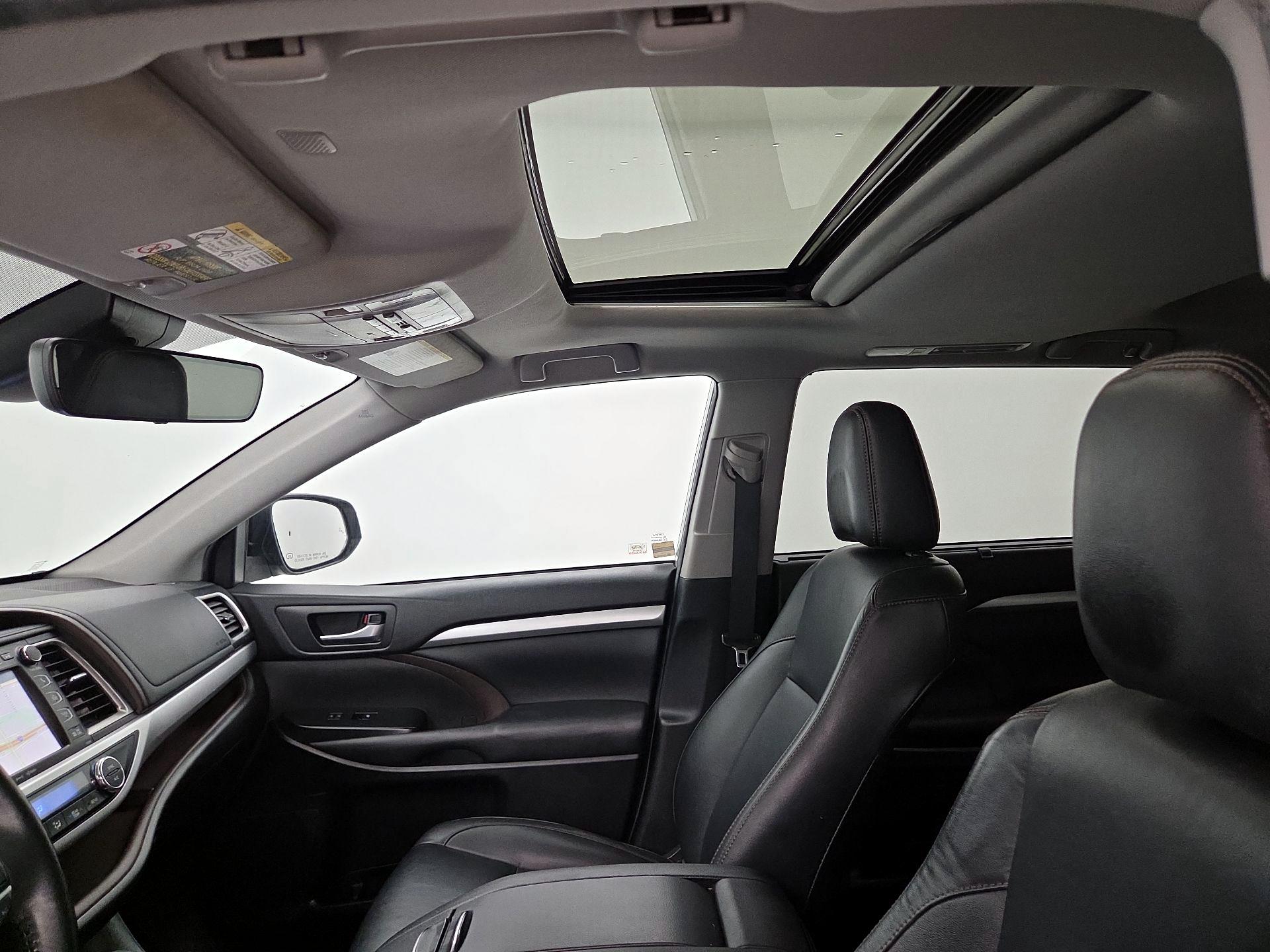 Thumbnail: 2019 Toyota Highlander - 20