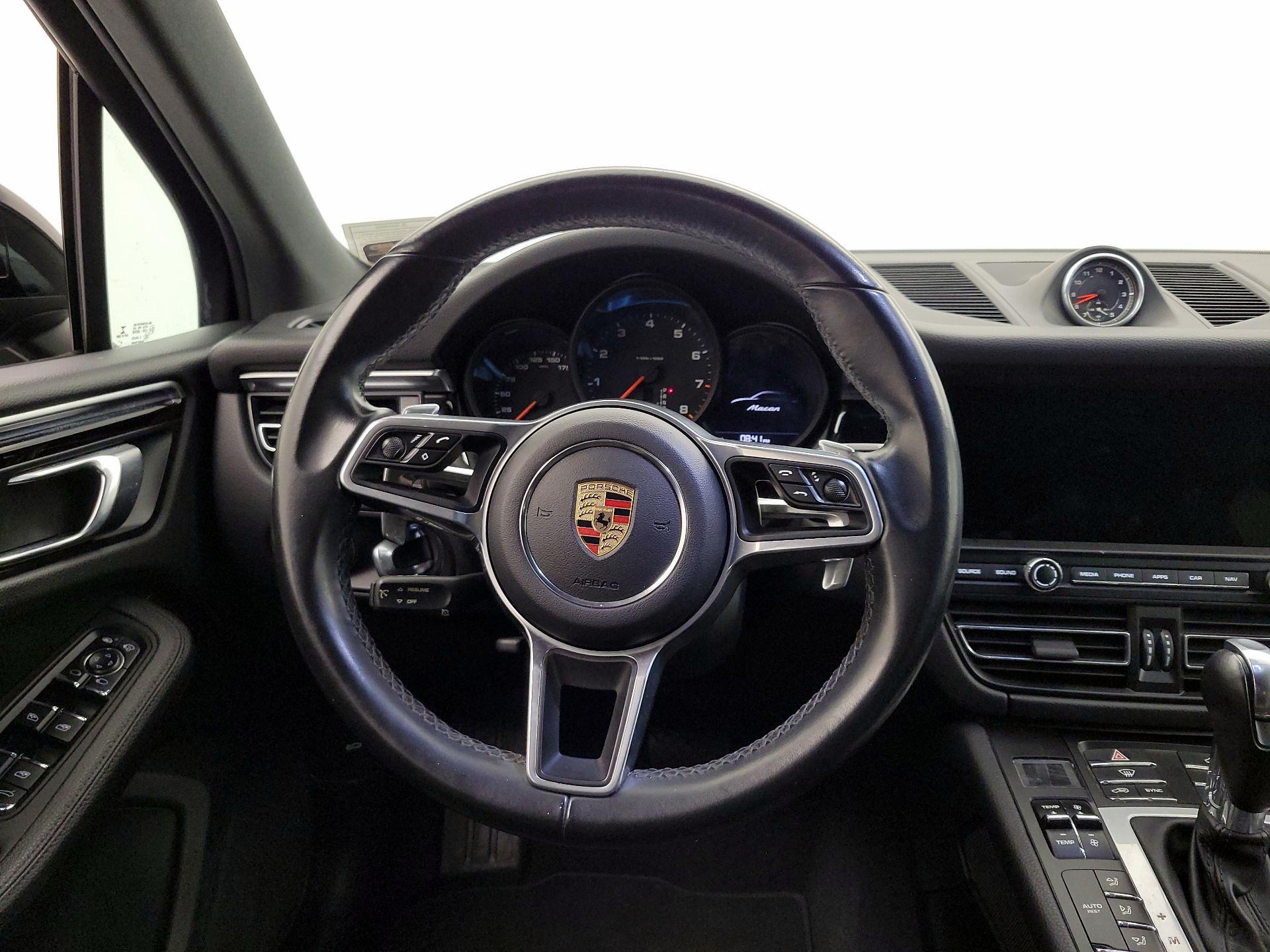 Thumbnail: 2020 Porsche Macan - 10