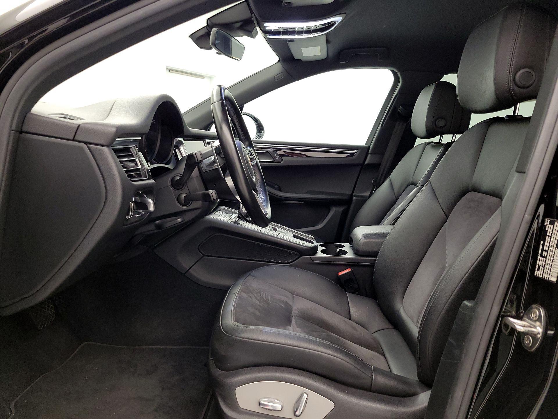 Thumbnail: 2020 Porsche Macan - 11