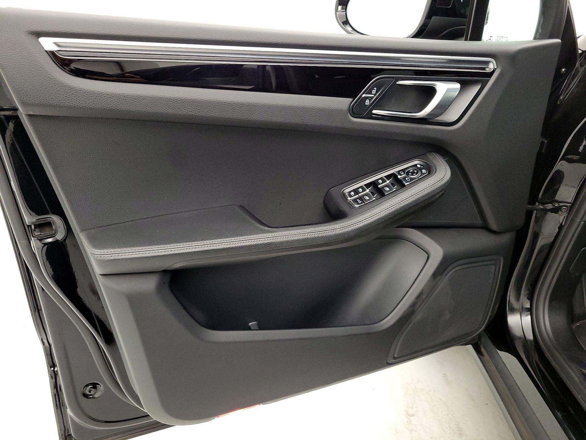 Thumbnail: 2020 Porsche Macan - 12