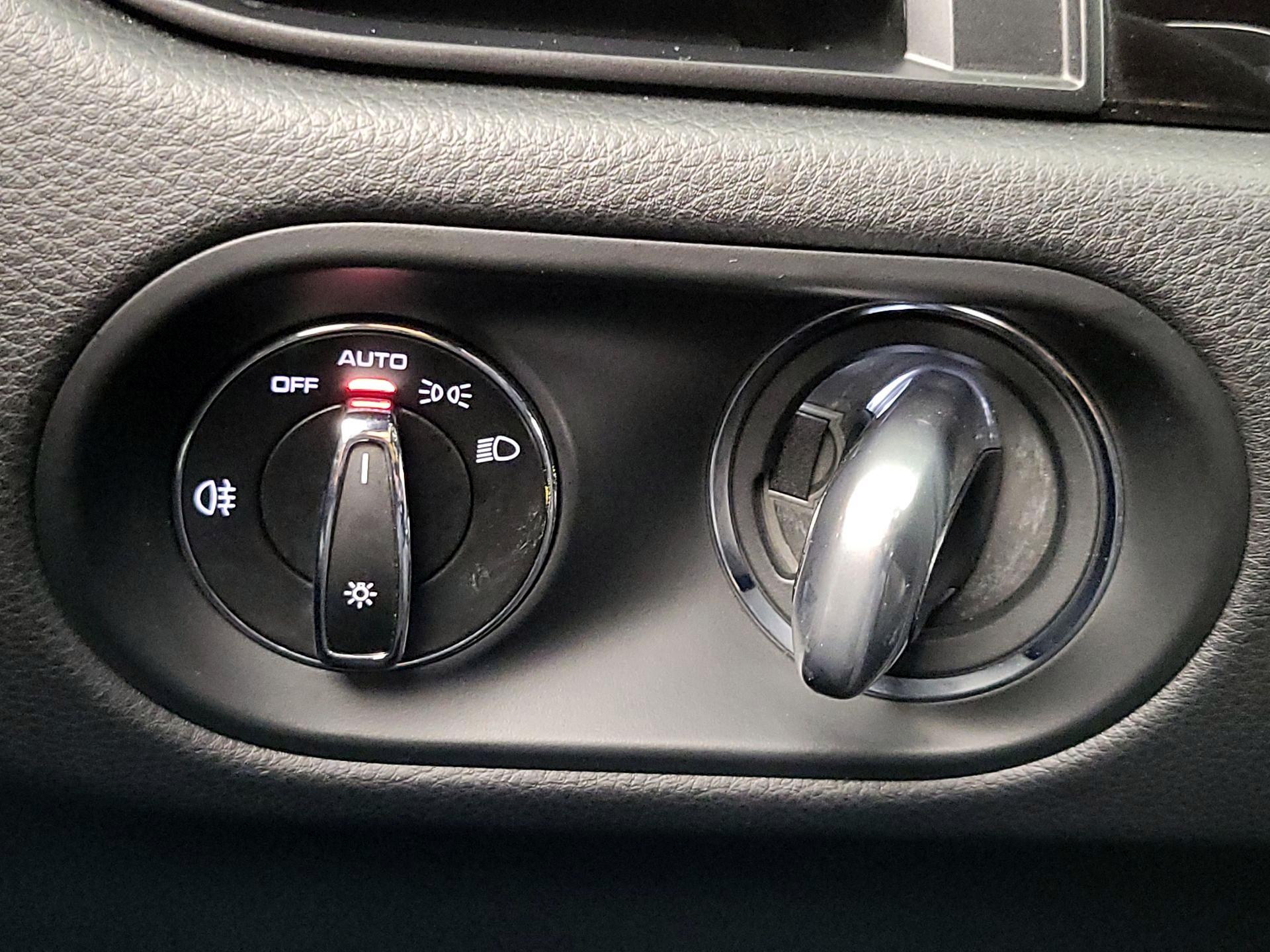 Thumbnail: 2020 Porsche Macan - 13