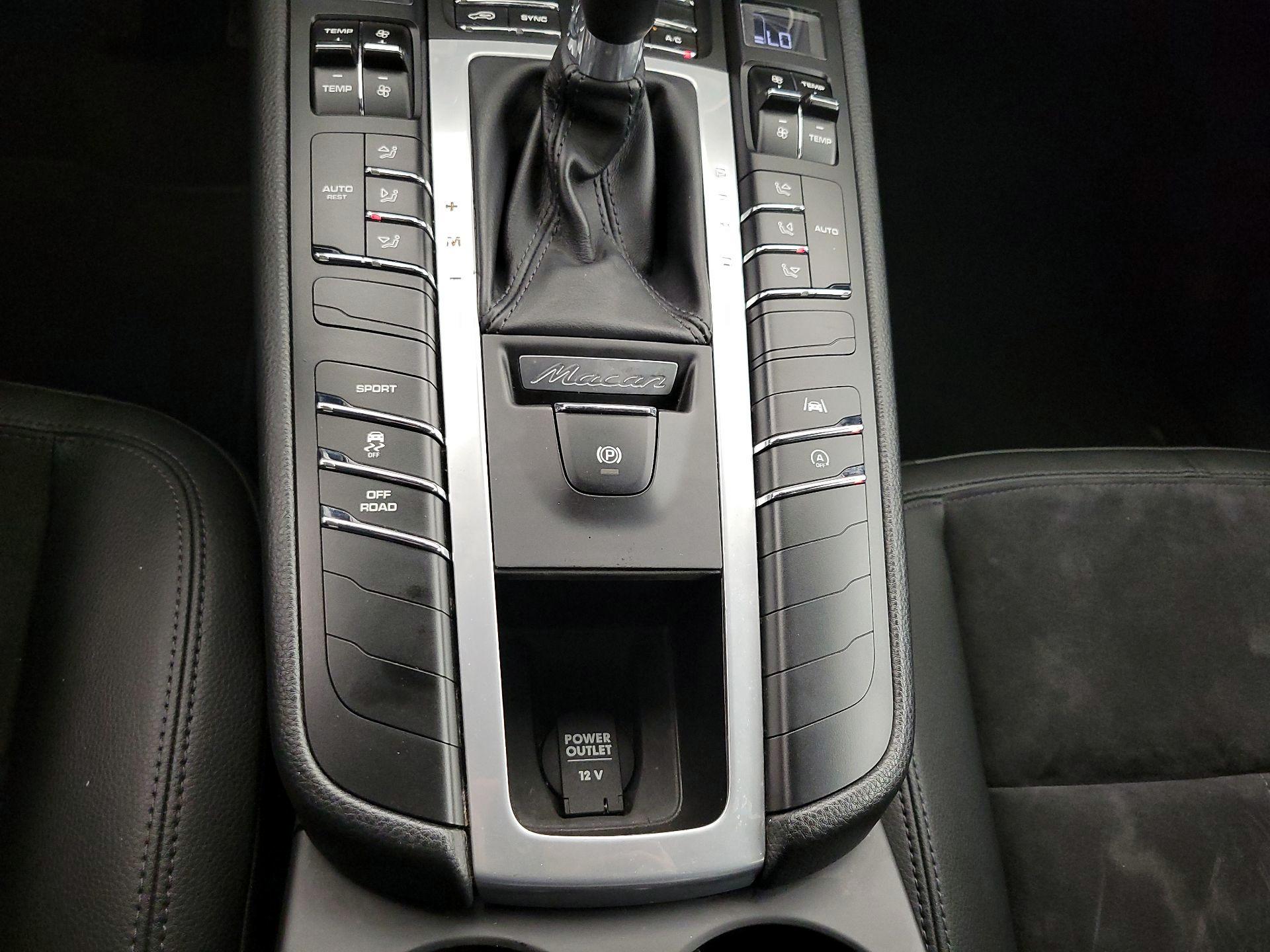 Thumbnail: 2020 Porsche Macan - 17