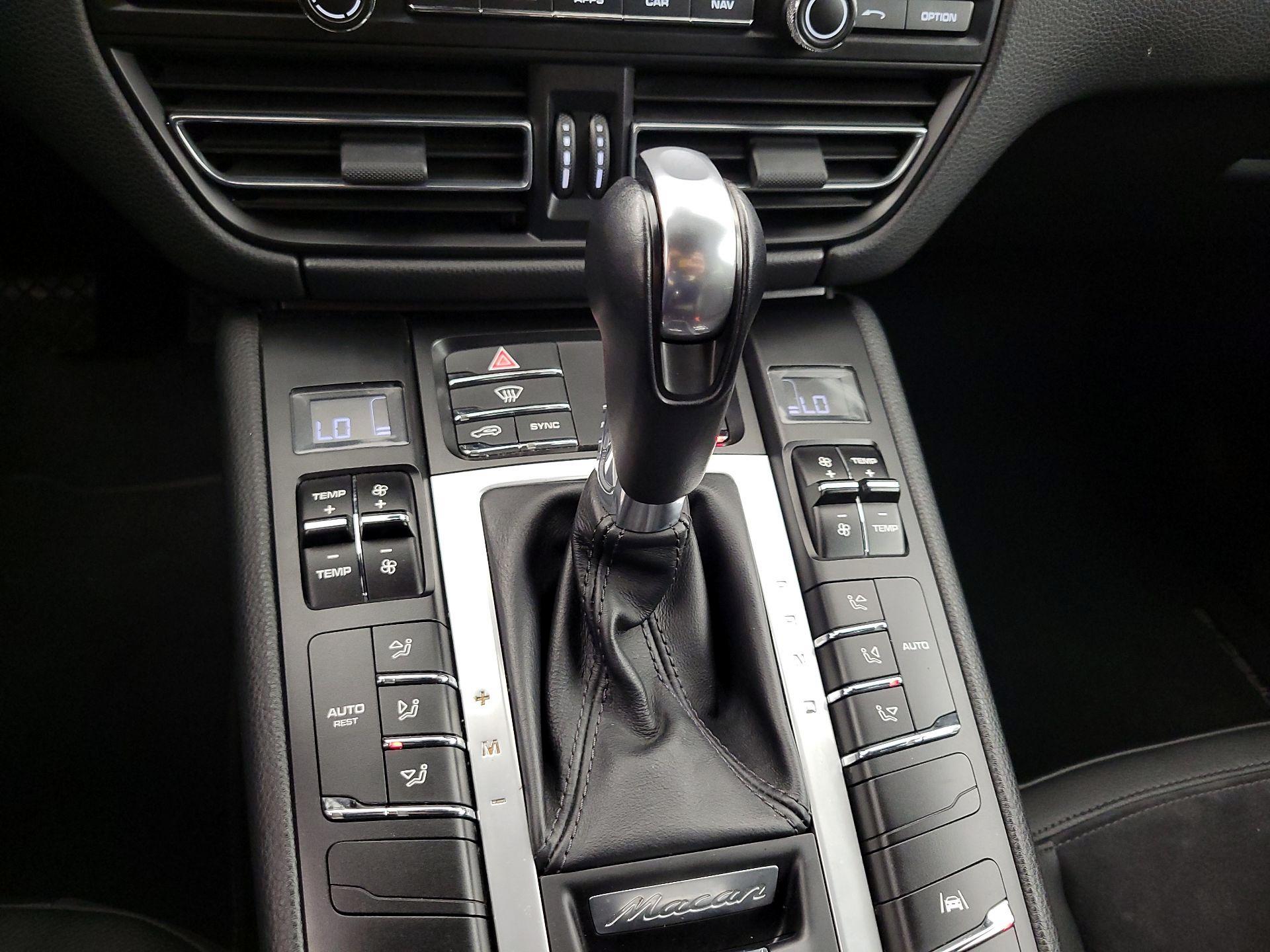 Thumbnail: 2020 Porsche Macan - 18