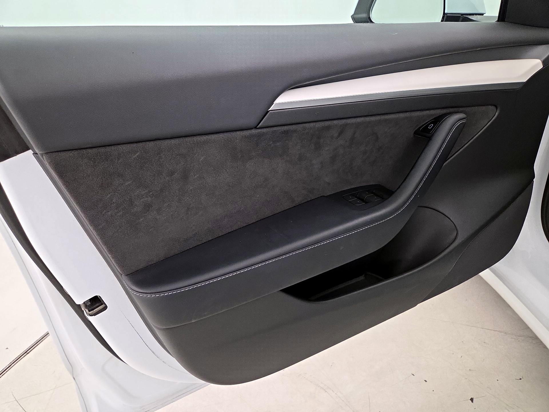 Thumbnail: 2022 Tesla Model 3 - 12