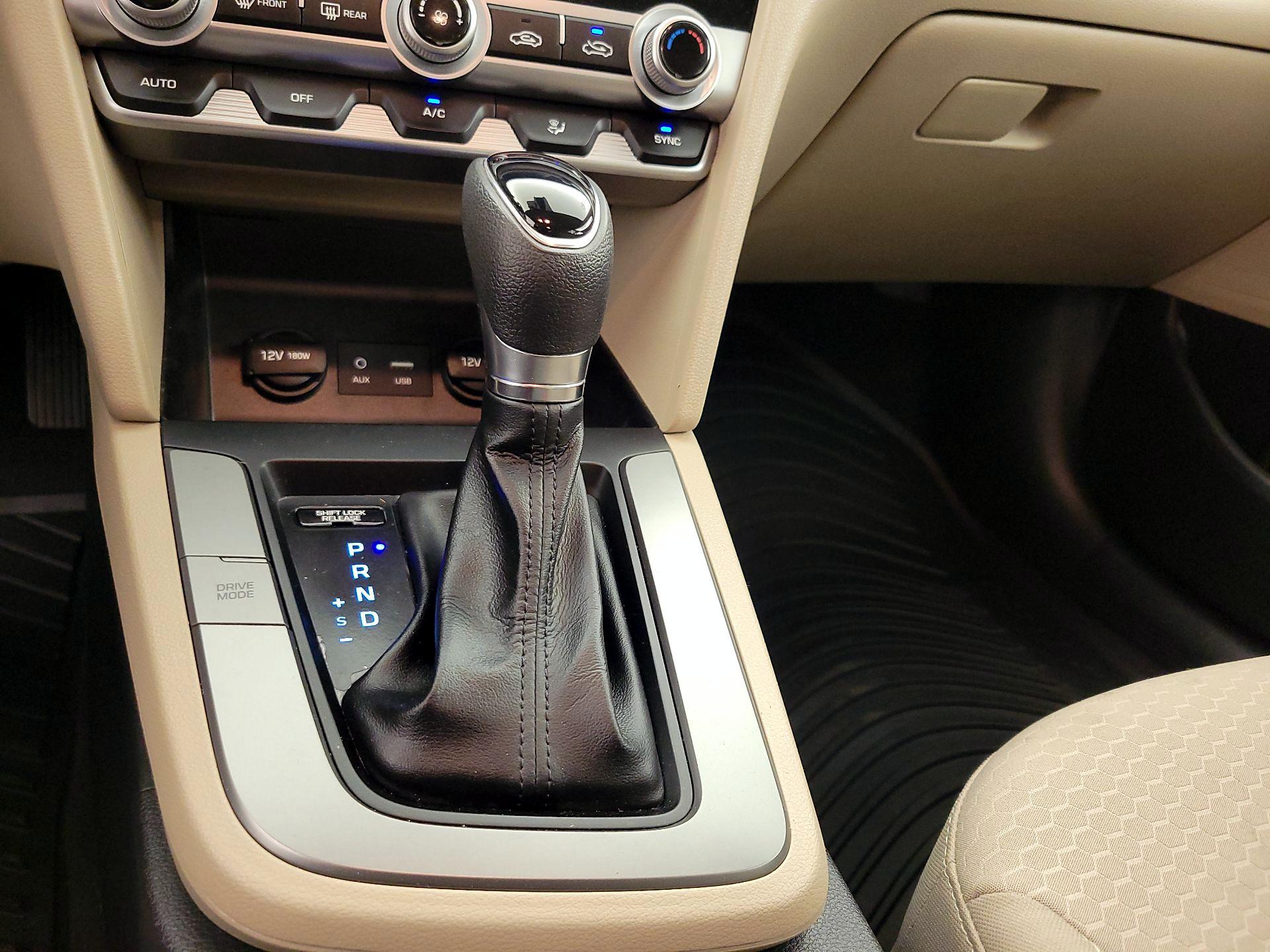 Thumbnail: 2020 Hyundai Elantra - 17