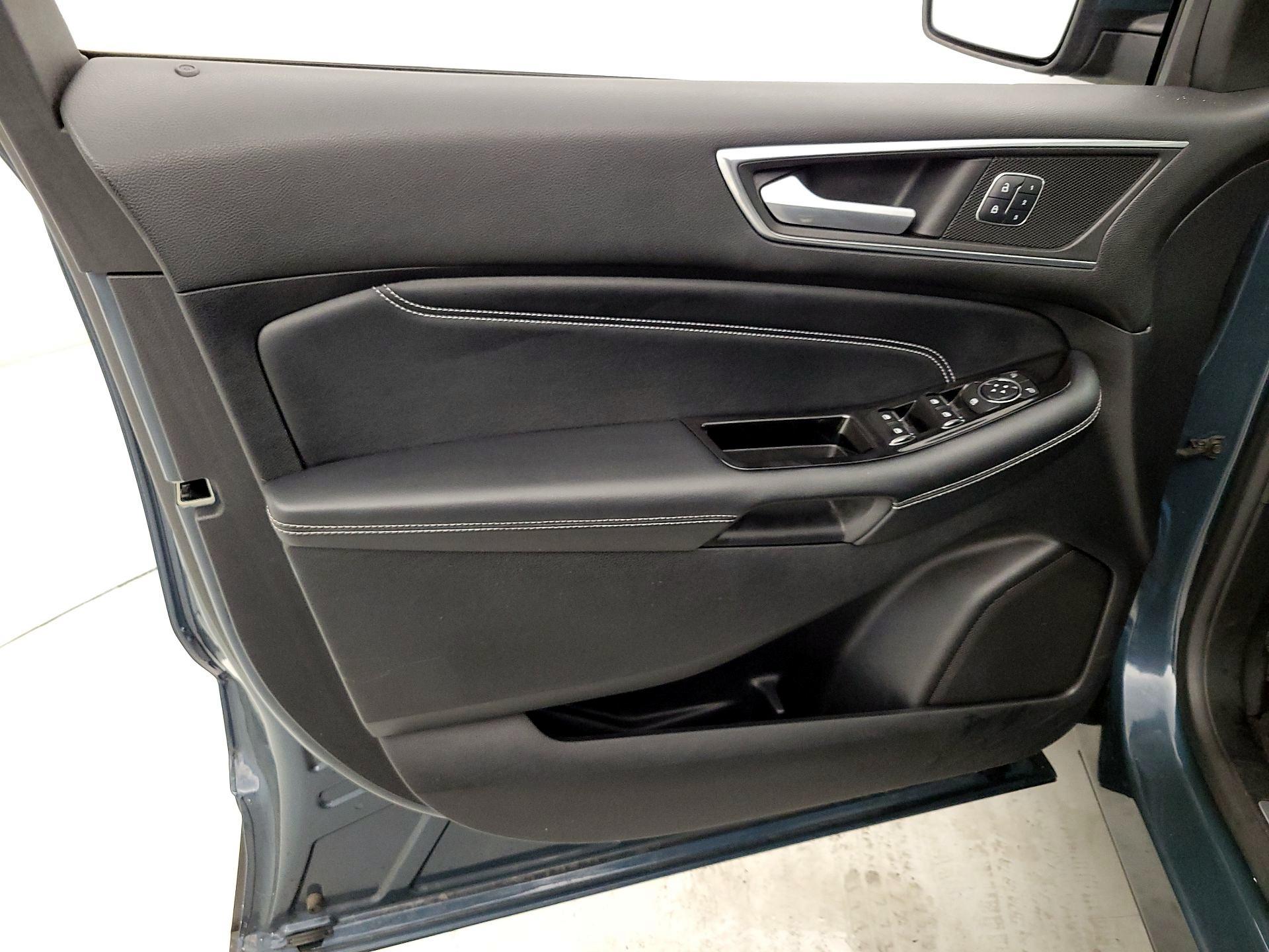 Thumbnail: 2016 Ford Edge - 12