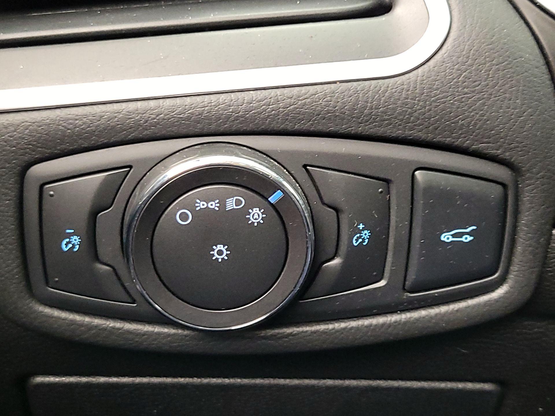 Thumbnail: 2016 Ford Edge - 13