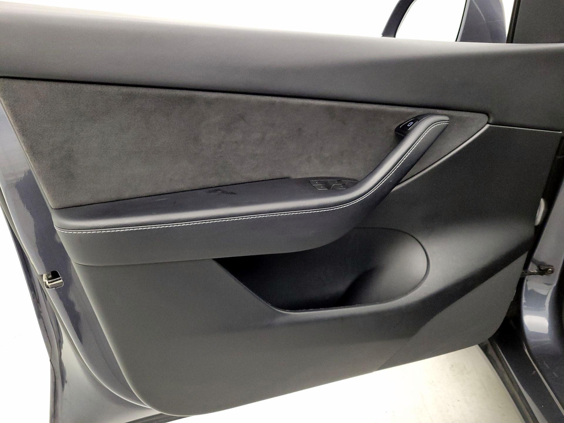 Thumbnail: 2022 Tesla Model Y - 12