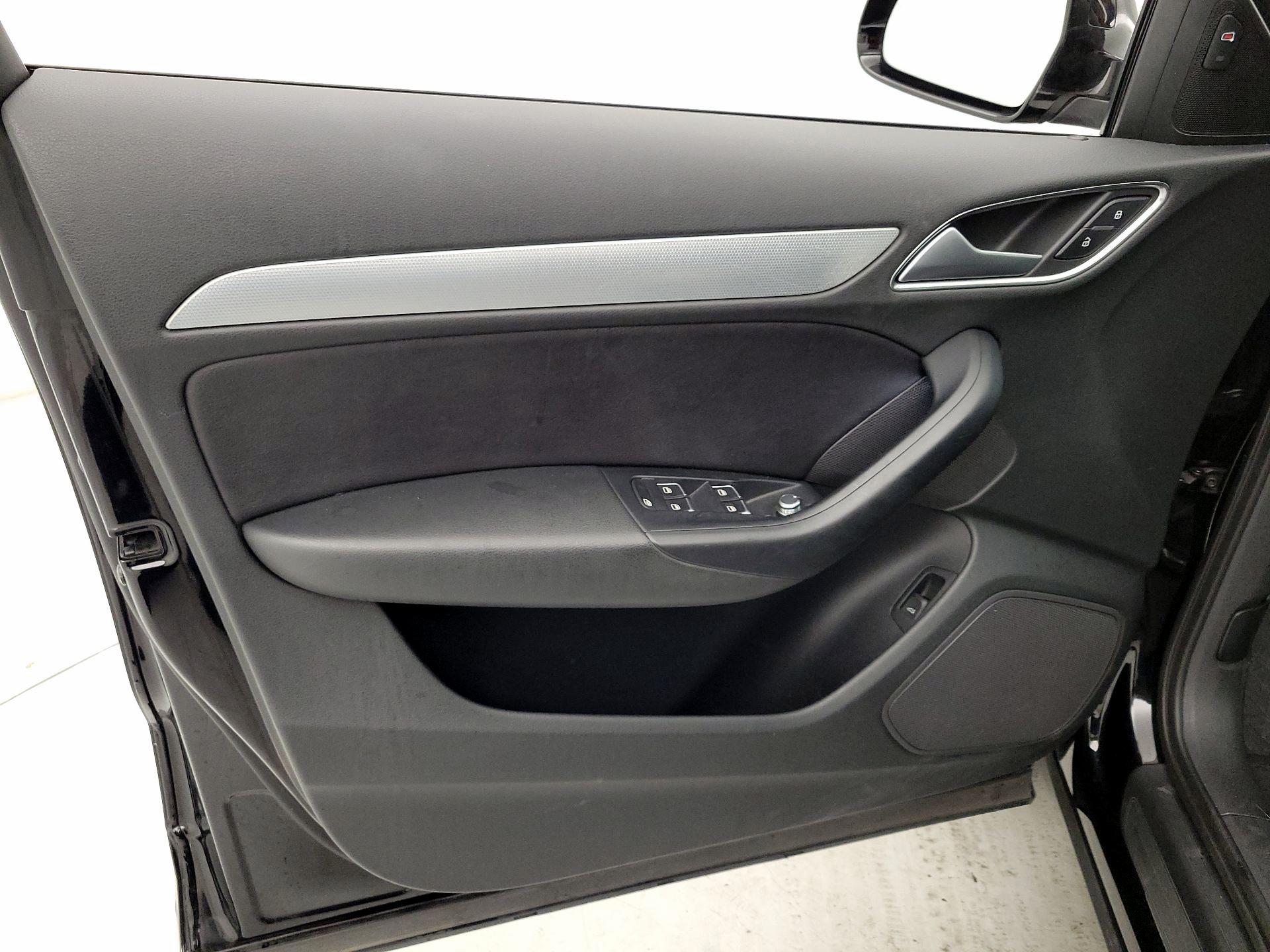 Thumbnail: 2017 Audi Q3 - 12