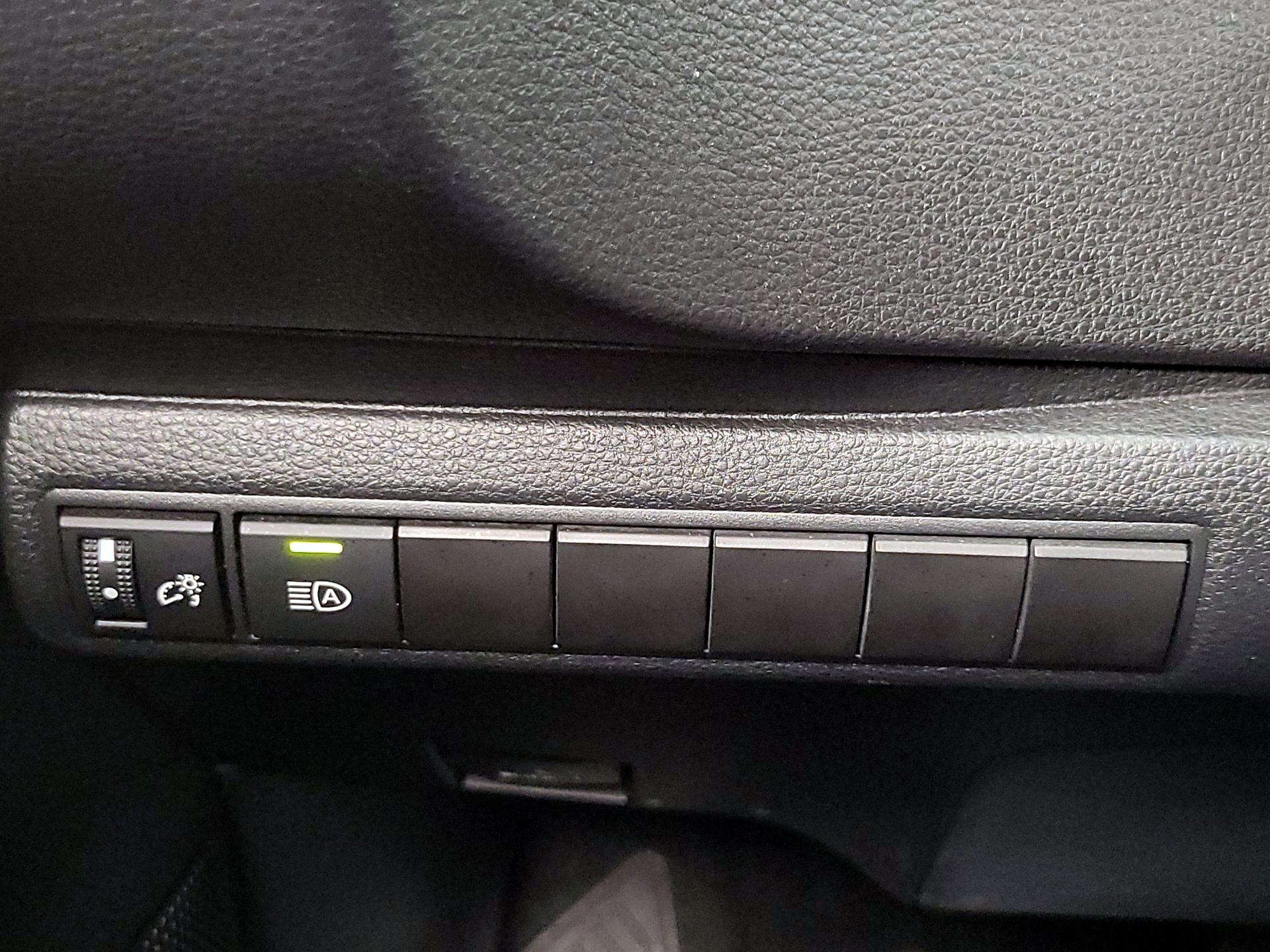 Thumbnail: 2022 Toyota Corolla - 13