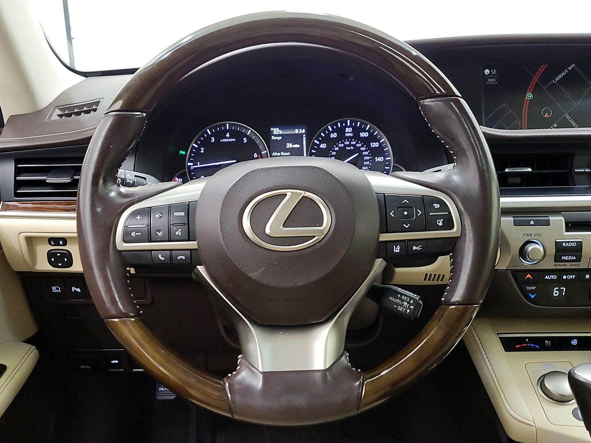 Thumbnail: 2017 Lexus ES - 10
