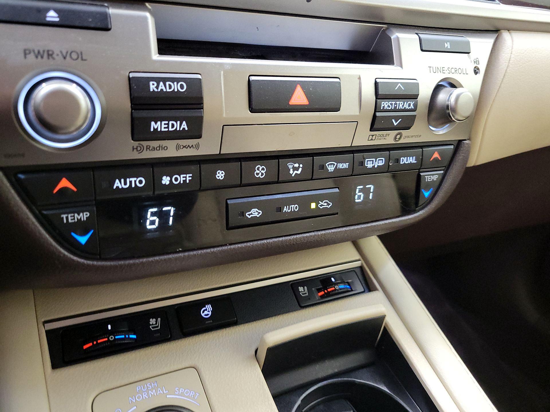 Thumbnail: 2017 Lexus ES - 17